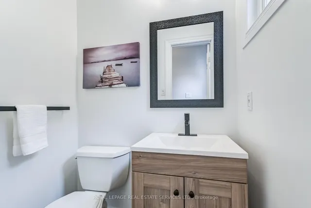 Additional property image - 1434 Queensbury Cres