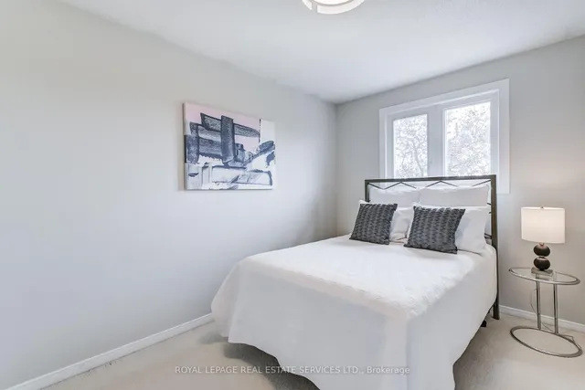 Additional property image - 1434 Queensbury Cres