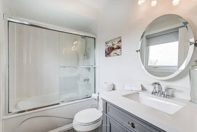 Additional property image - 1434 Queensbury Cres