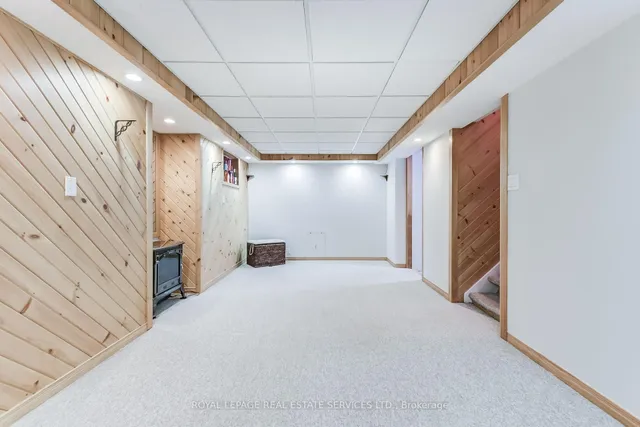 Additional property image - 1434 Queensbury Cres