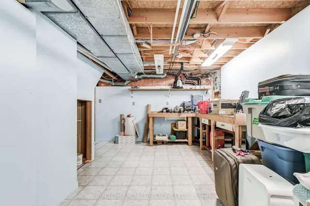 Additional property image - 1434 Queensbury Cres