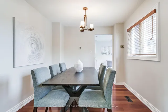 Additional property image - 1434 Queensbury Cres