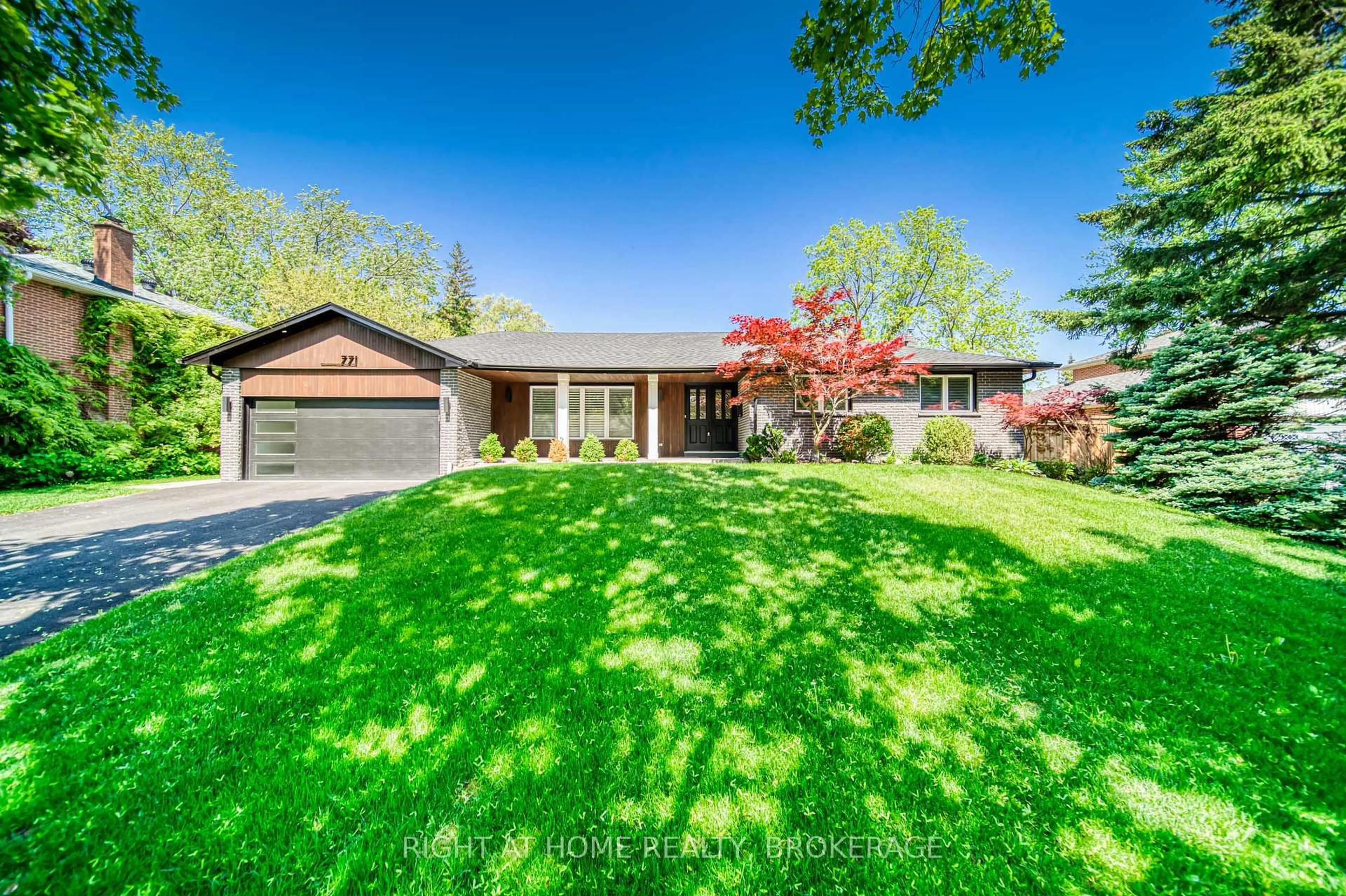 A pic from outside/outdoor area/front of a property/back of a property/a pic from drone, street for 771 Dack Blvd, Mississauga Ontario L5H 1E5