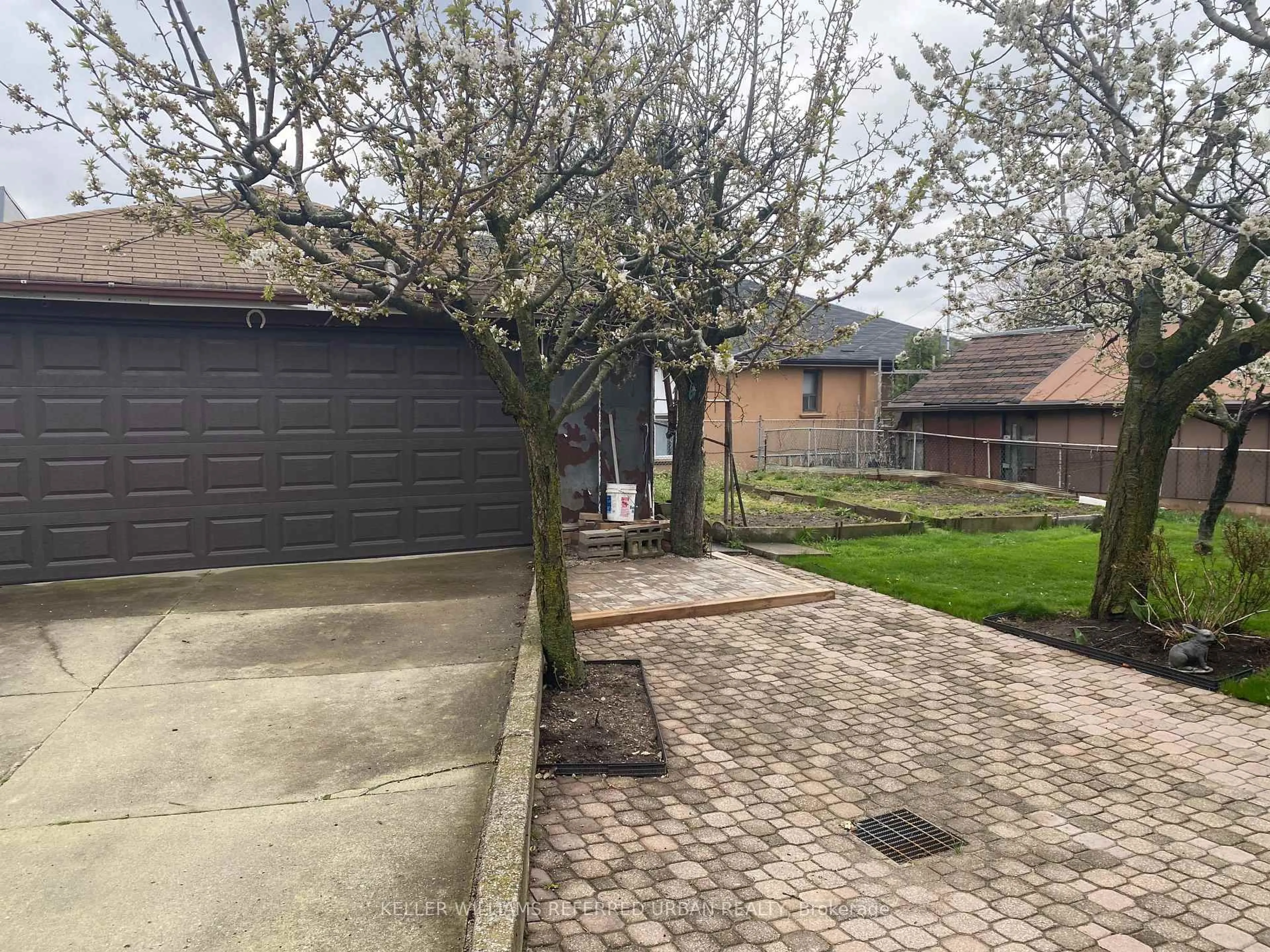 A pic from outside/outdoor area/front of a property/back of a property/a pic from drone, street for 245 Falstaff Ave, Toronto Ontario M6L 2G3