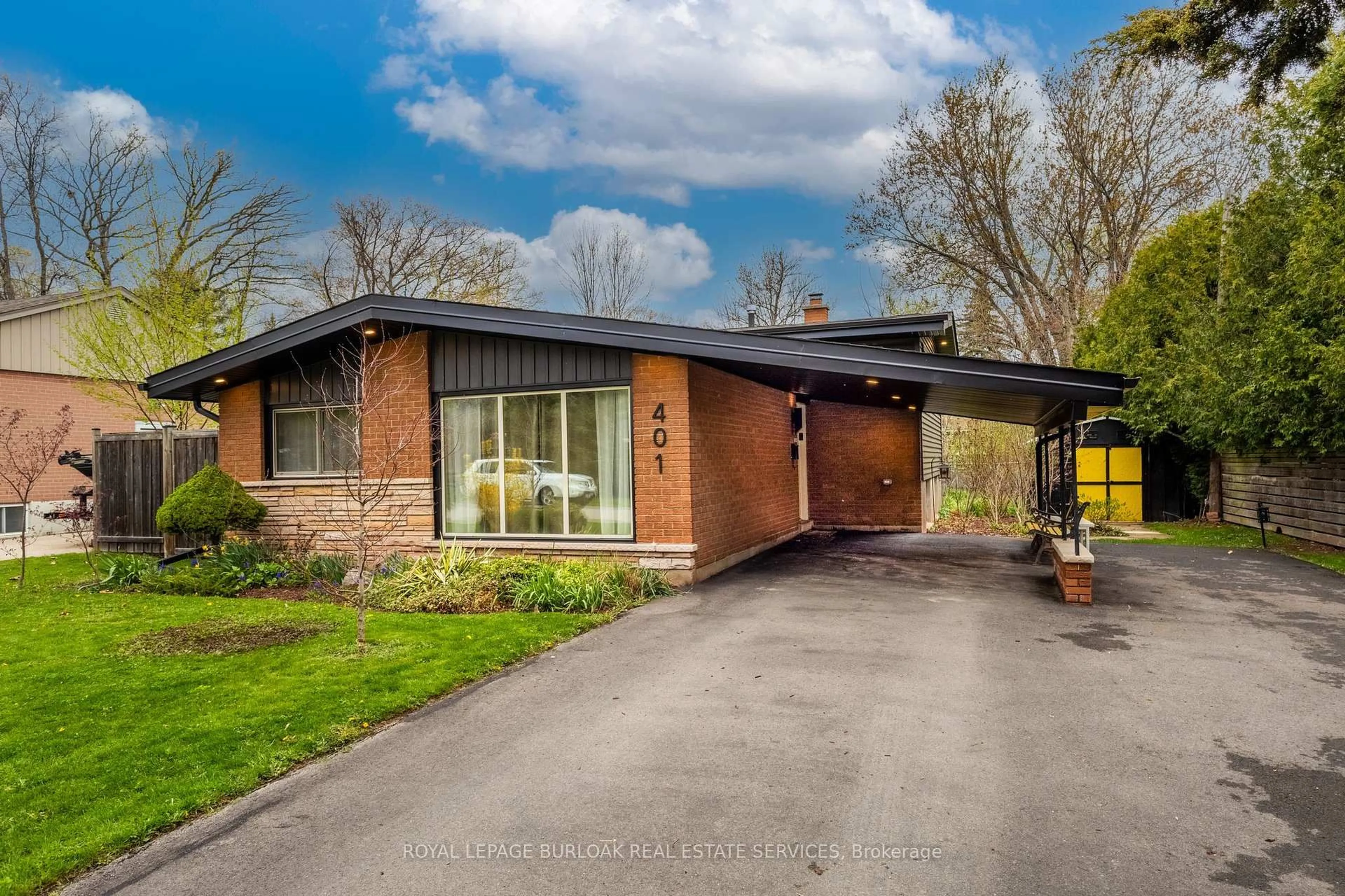 Home with brick exterior material, street for 401 Norrie Cres, Burlington Ontario L7L 3S4