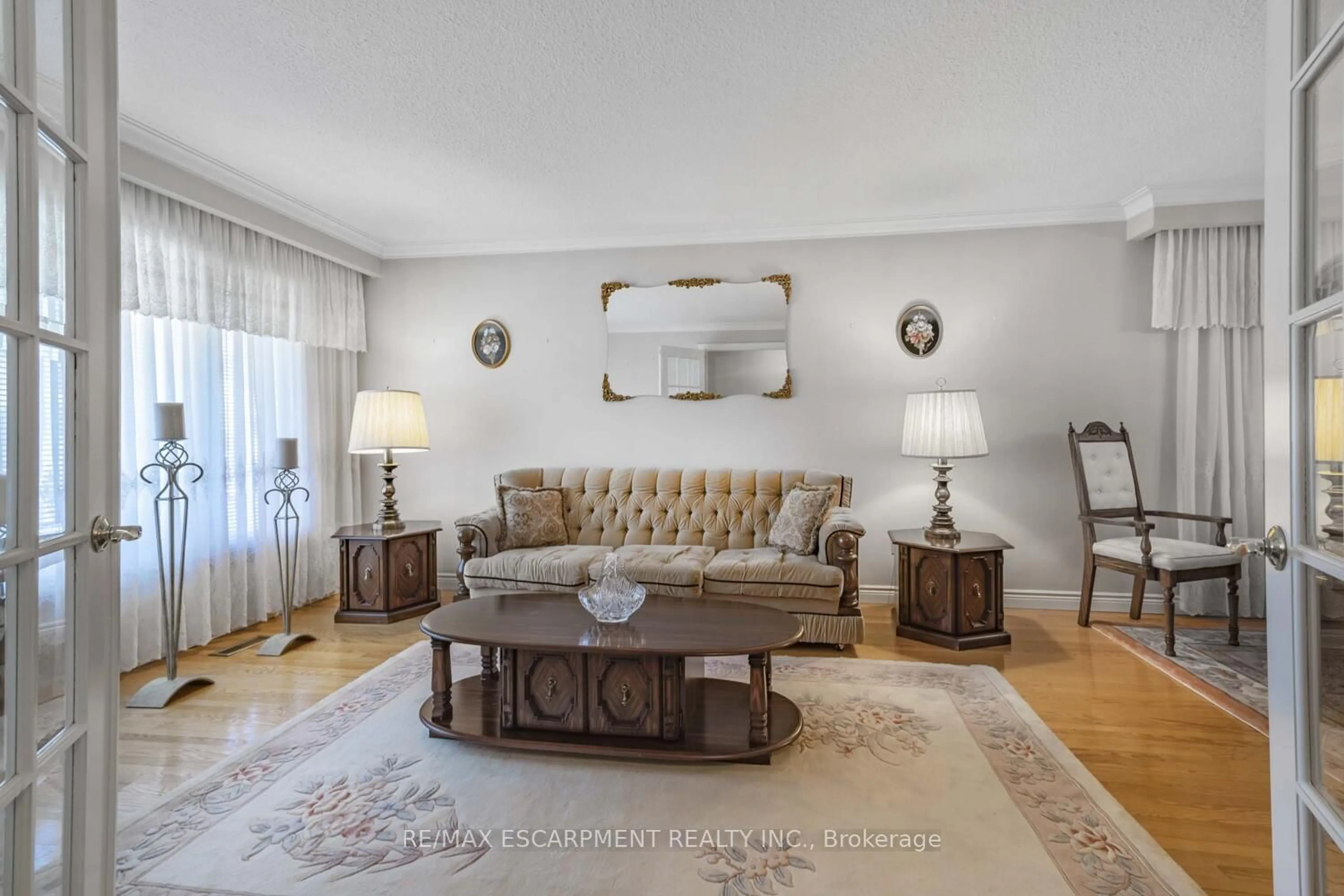 Living room with furniture, unknown for 1227 Alexandra Ave, Mississauga Ontario L5E 2A4