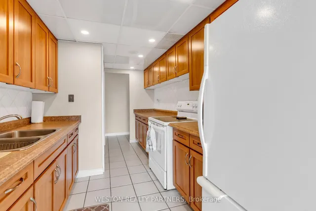 Additional property image - 3650 Kaneff Cres Unit 1104