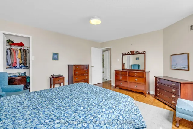 Additional property image - 3650 Kaneff Cres Unit 1104