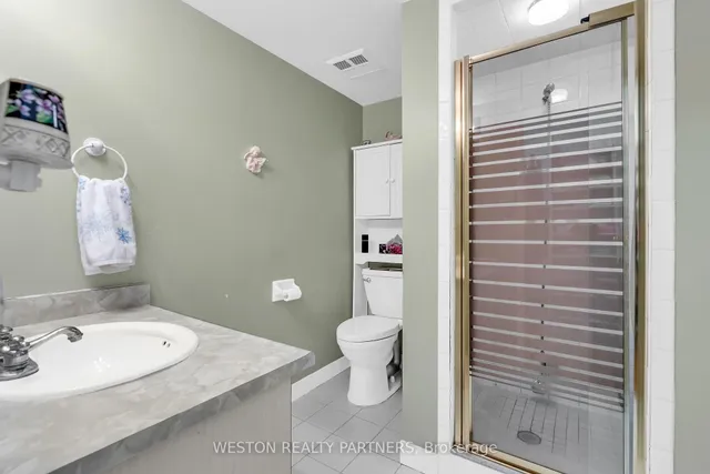Additional property image - 3650 Kaneff Cres Unit 1104