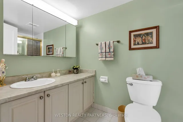 Additional property image - 3650 Kaneff Cres Unit 1104