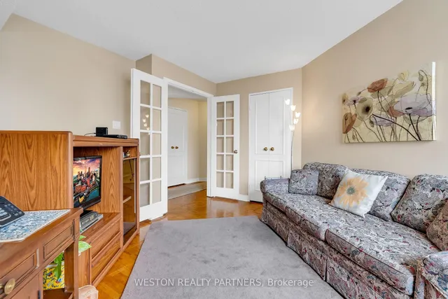 Additional property image - 3650 Kaneff Cres Unit 1104