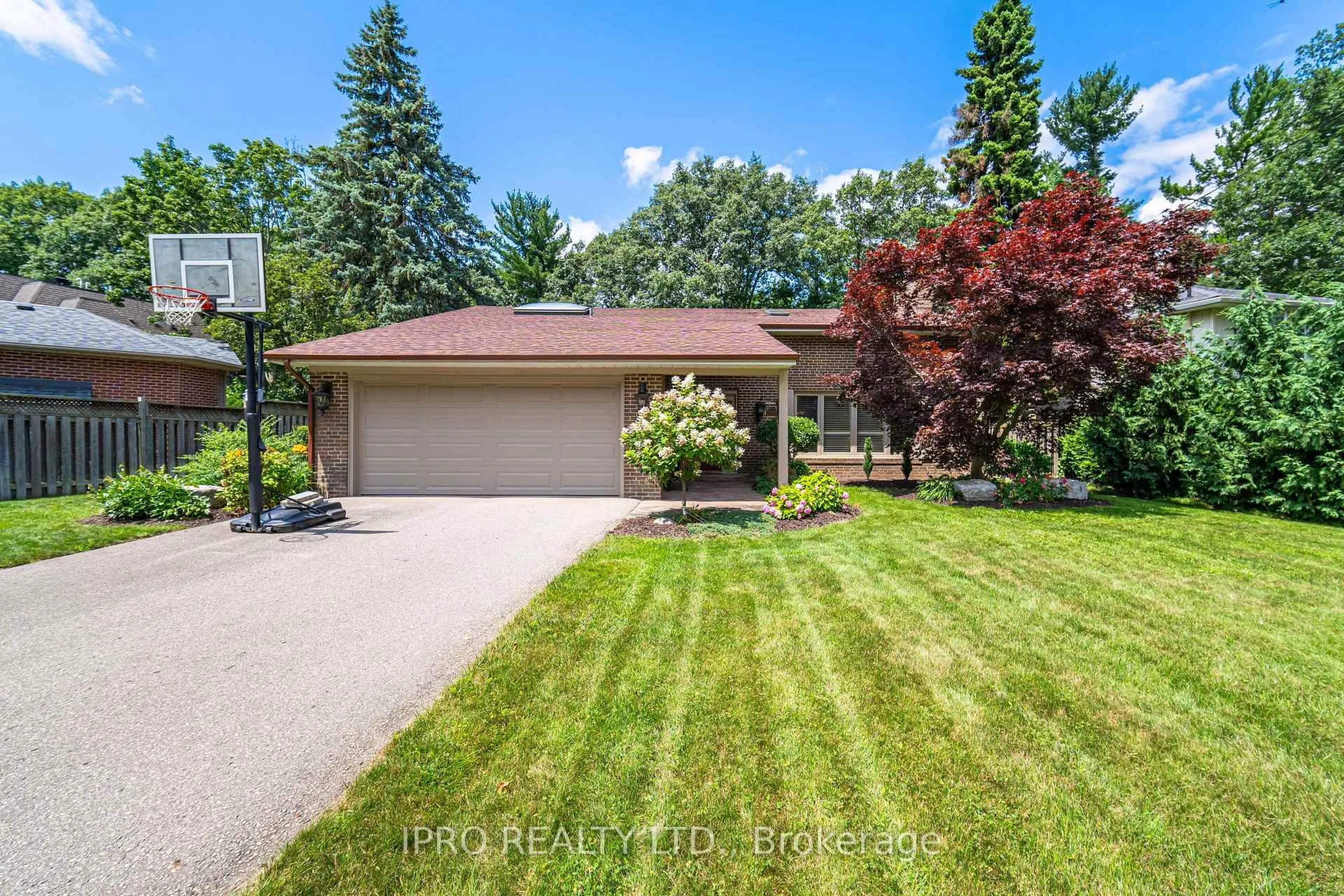 A pic from outside/outdoor area/front of a property/back of a property/a pic from drone, water/lake/river/ocean view for 1117 Springhill Dr, Mississauga Ontario L5H 1N2