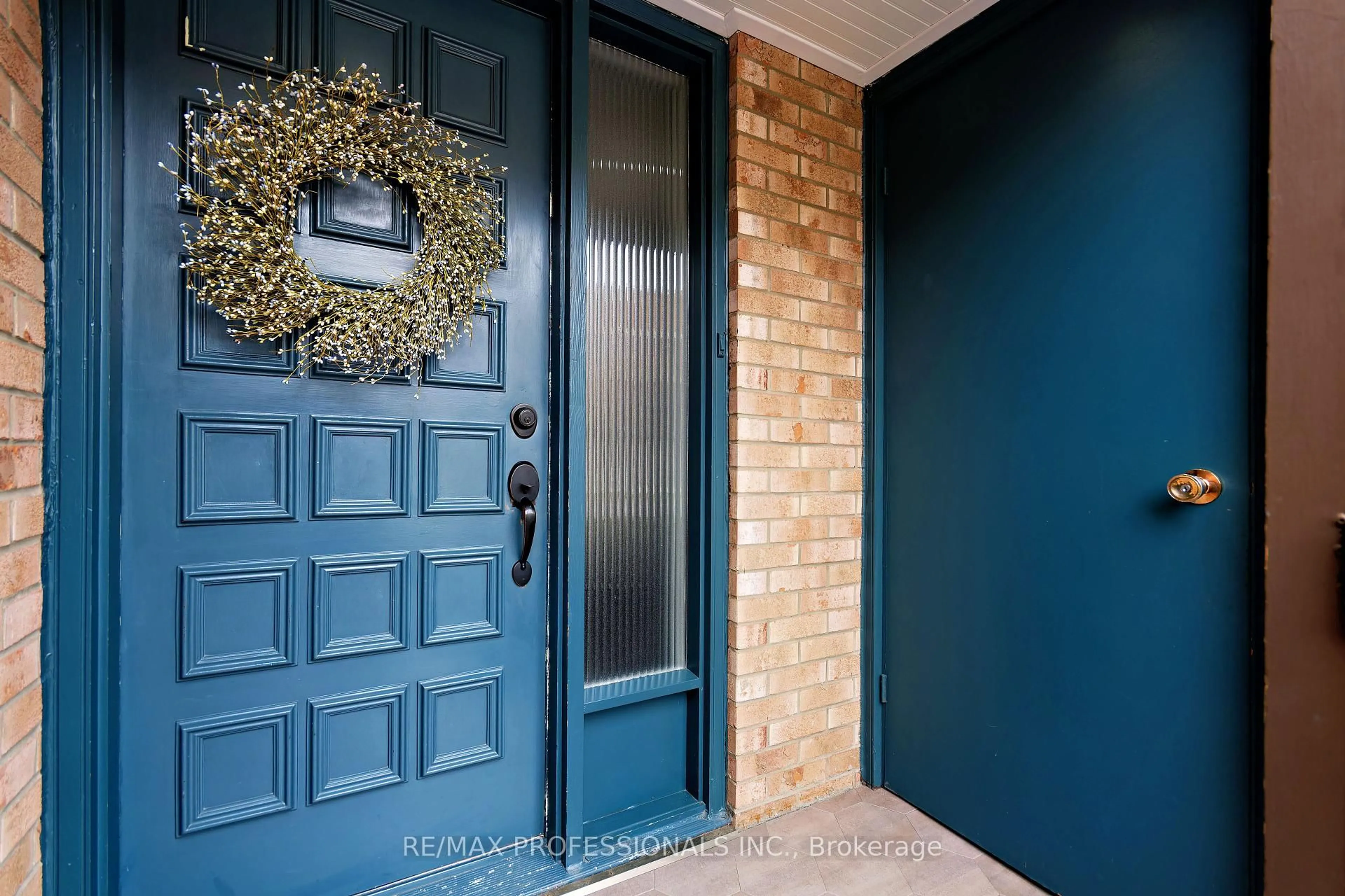 Indoor entryway for 24 Stoneham Rd, Toronto Ontario M9C 4Y8