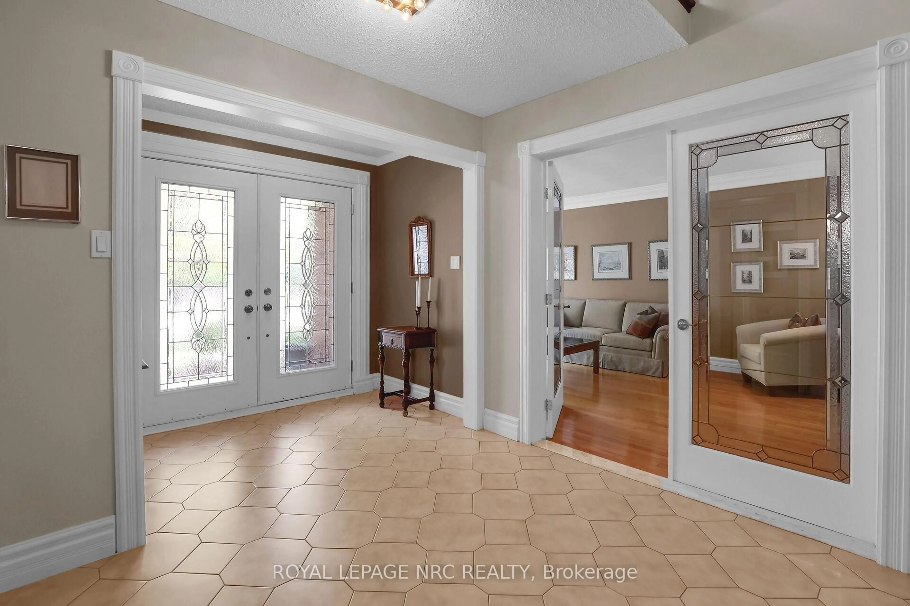 Indoor entryway for 1152 Rushbrooke Dr, Oakville Ontario L6M 1K1