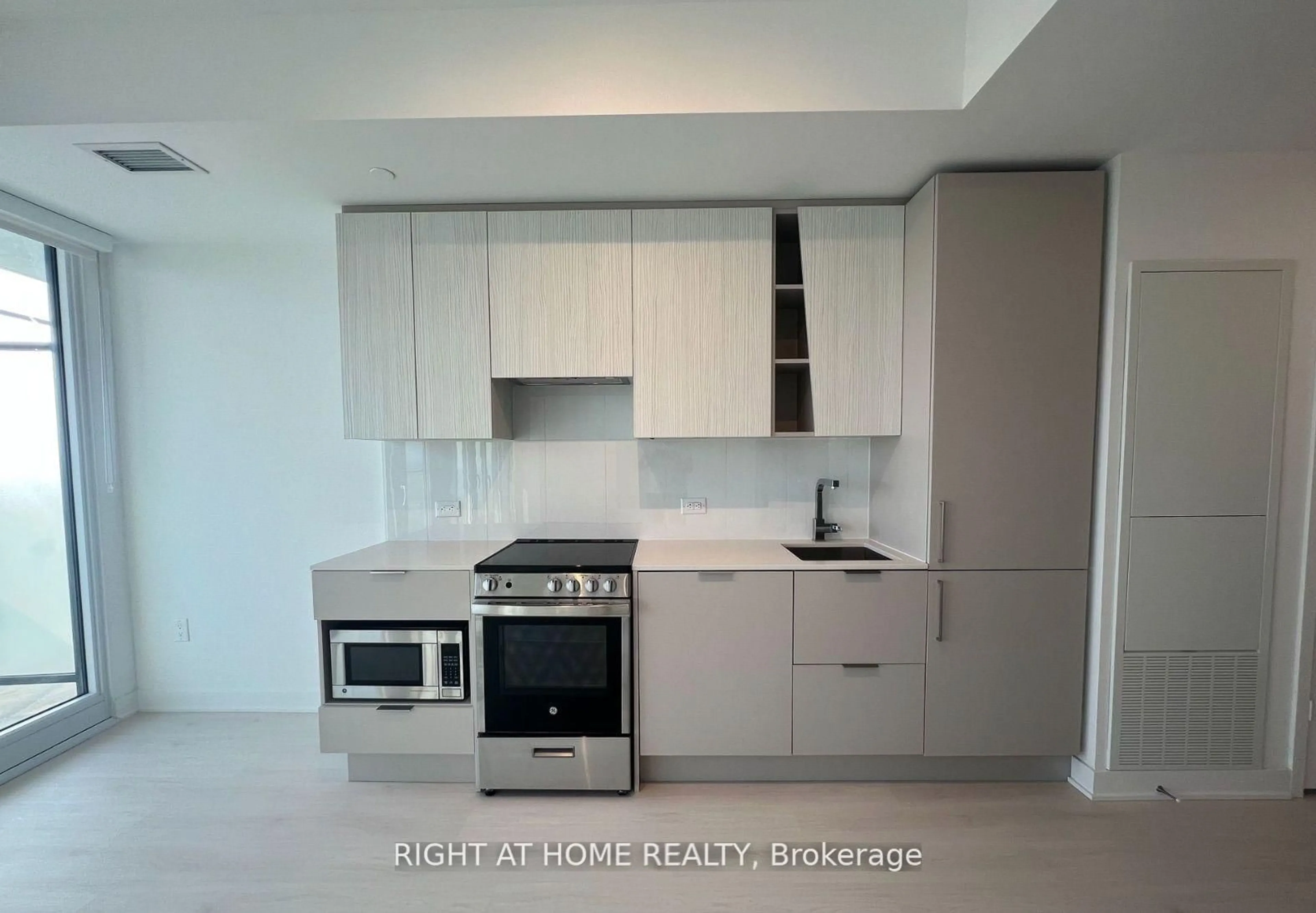 Standard kitchen, unknown for 3900 Confederation Pkwy #2507, Mississauga Ontario L5B 0M3