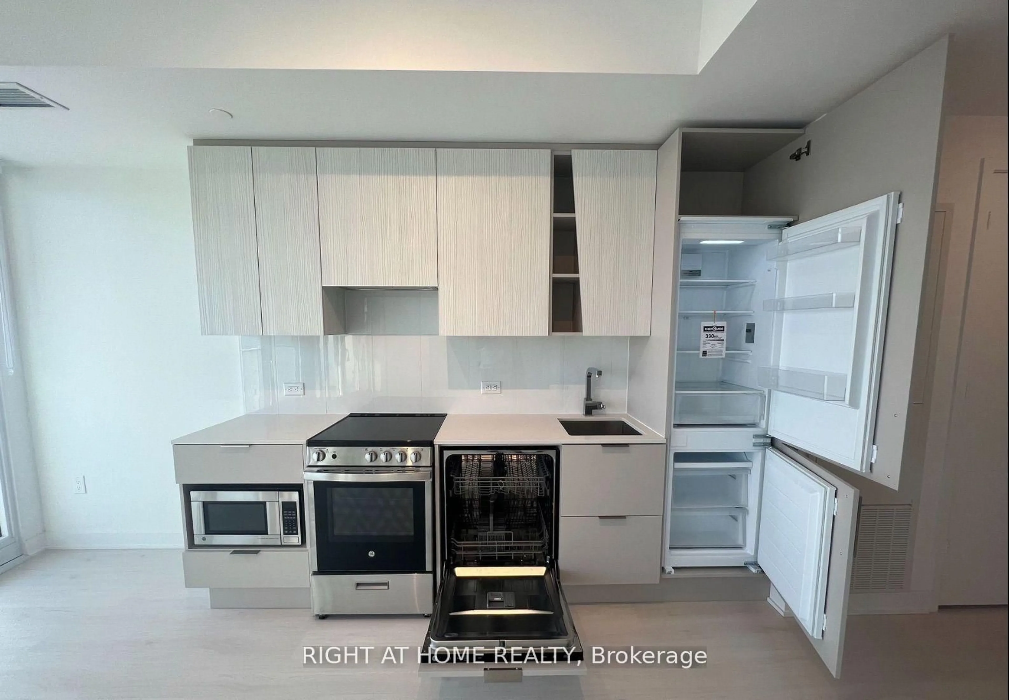 Standard kitchen, unknown for 3900 Confederation Pkwy #2507, Mississauga Ontario L5B 0M3
