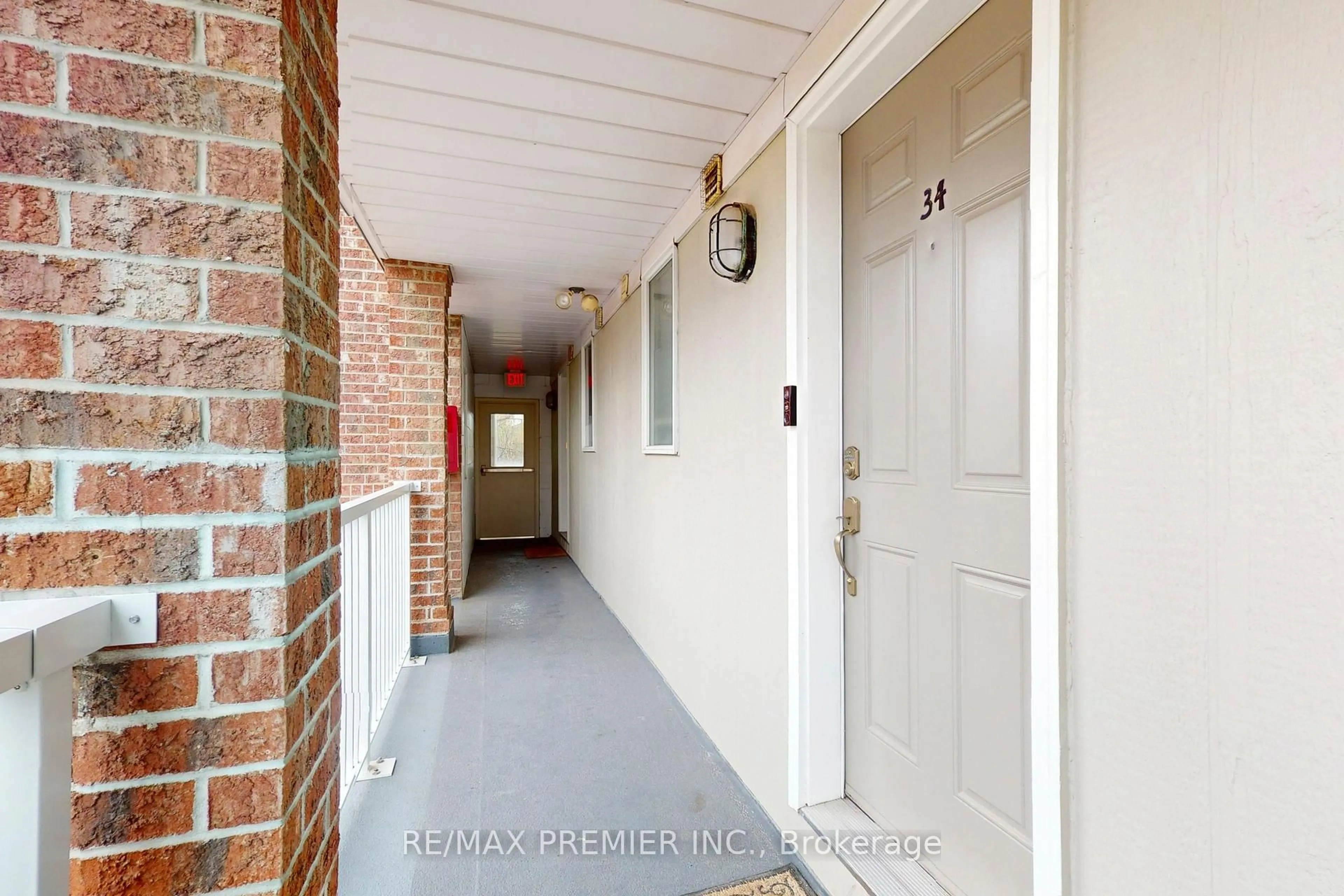 Indoor entryway for 119 Bristol Rd #34, Mississauga Ontario L4Z 3P7
