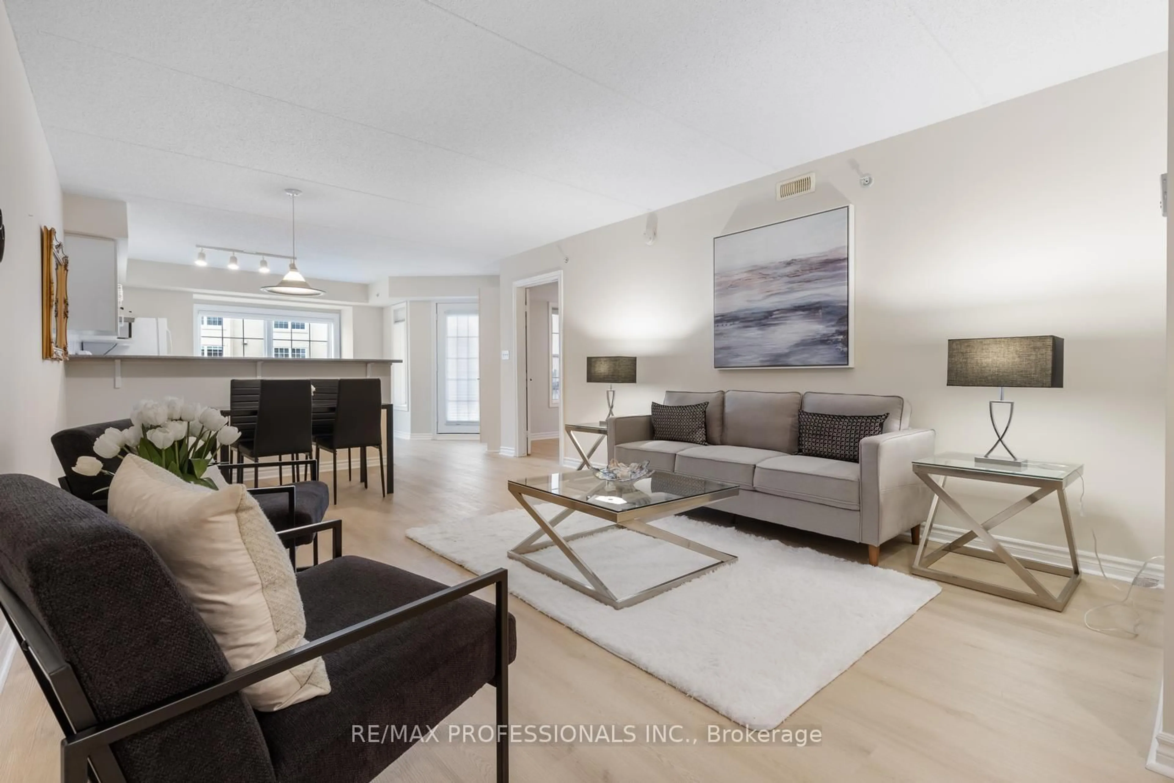 Living room with furniture, unknown for 1470 Bishops Gate #211, Oakville Ontario L6M 4N2