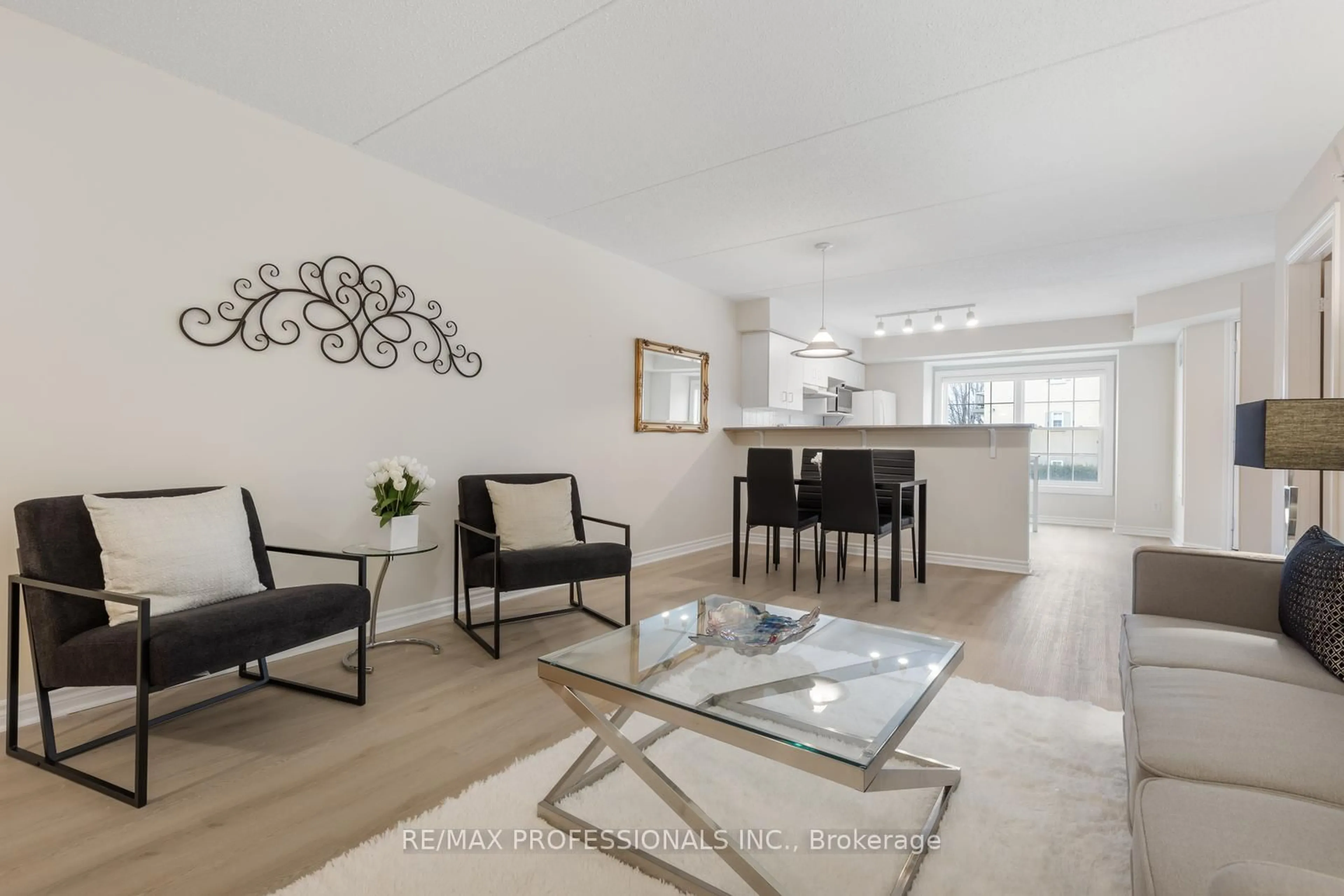 Living room with furniture, unknown for 1470 Bishops Gate #211, Oakville Ontario L6M 4N2