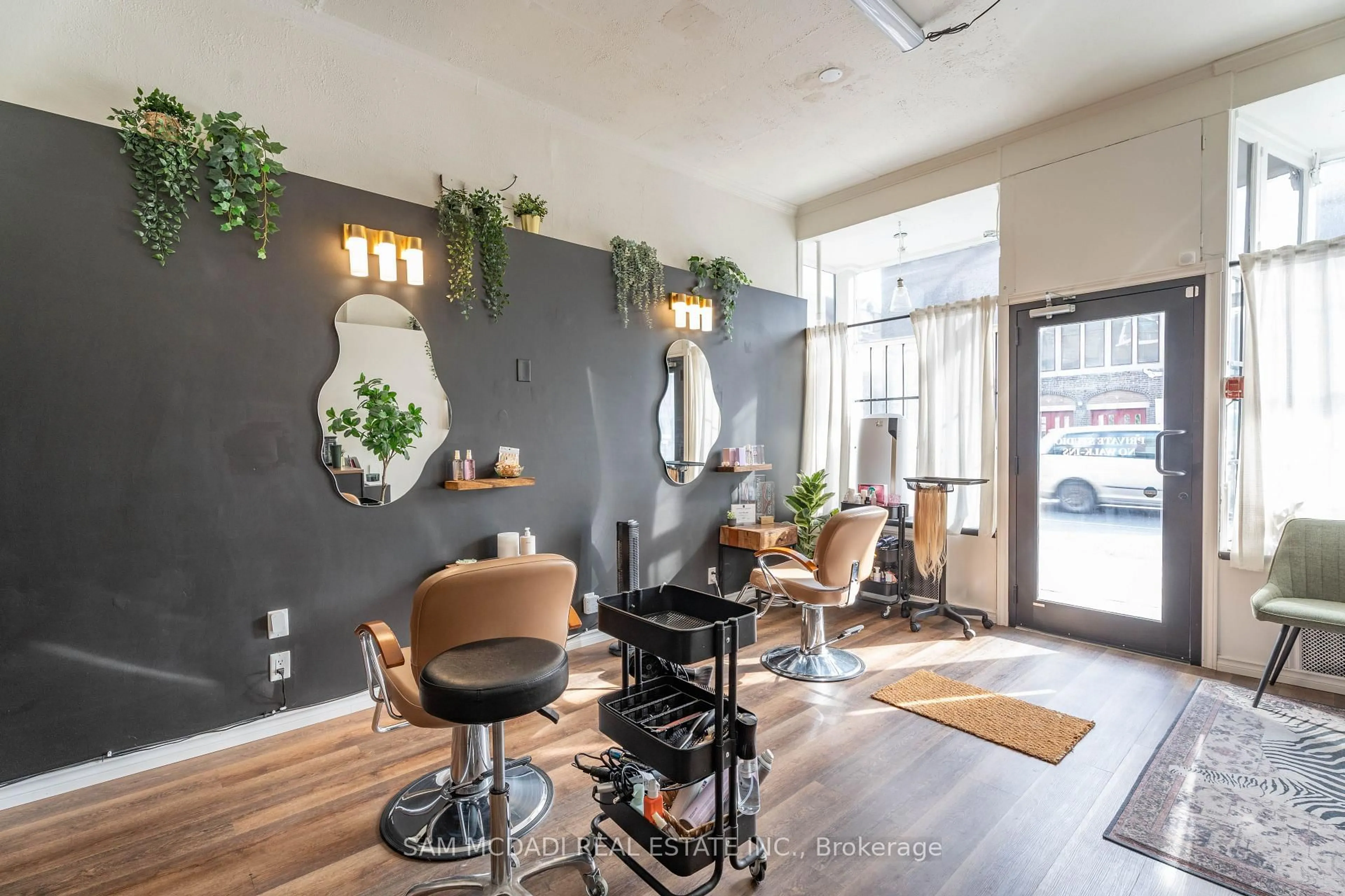 Unknown for 1218 Dufferin St, Toronto Ontario M6H 4C1