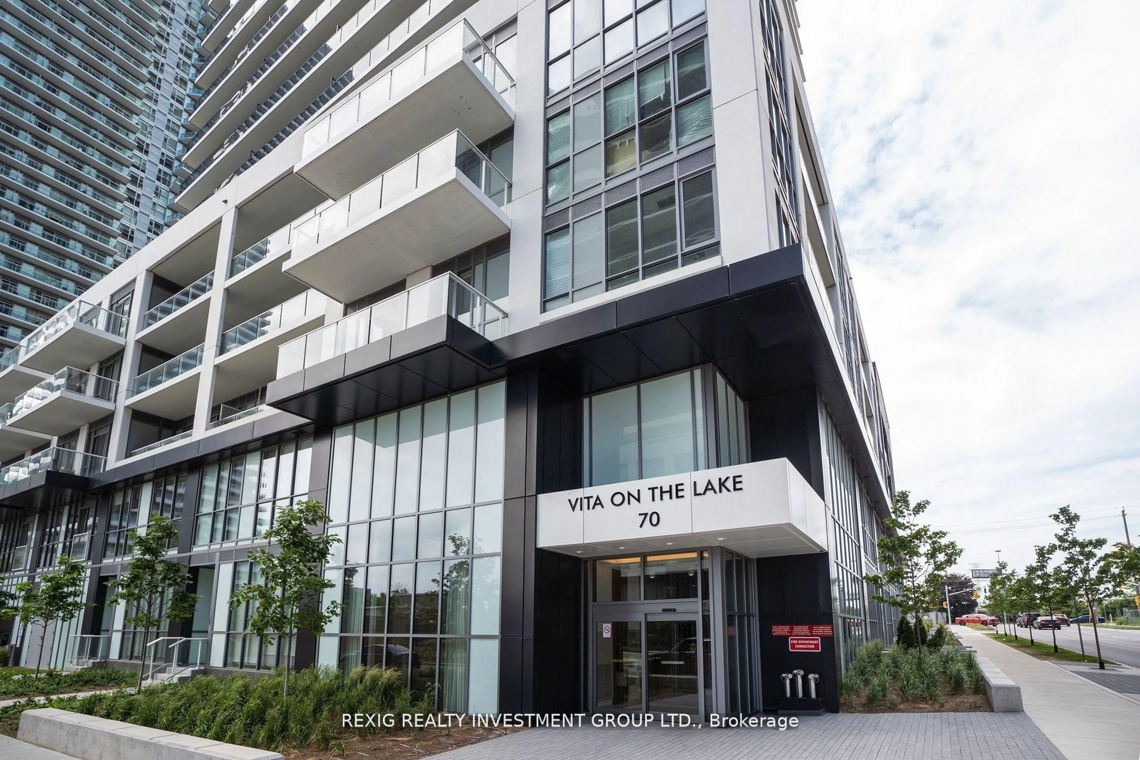 Indoor foyer for 70 Annie Craig Dr #404, Toronto Ontario M8V 0A8