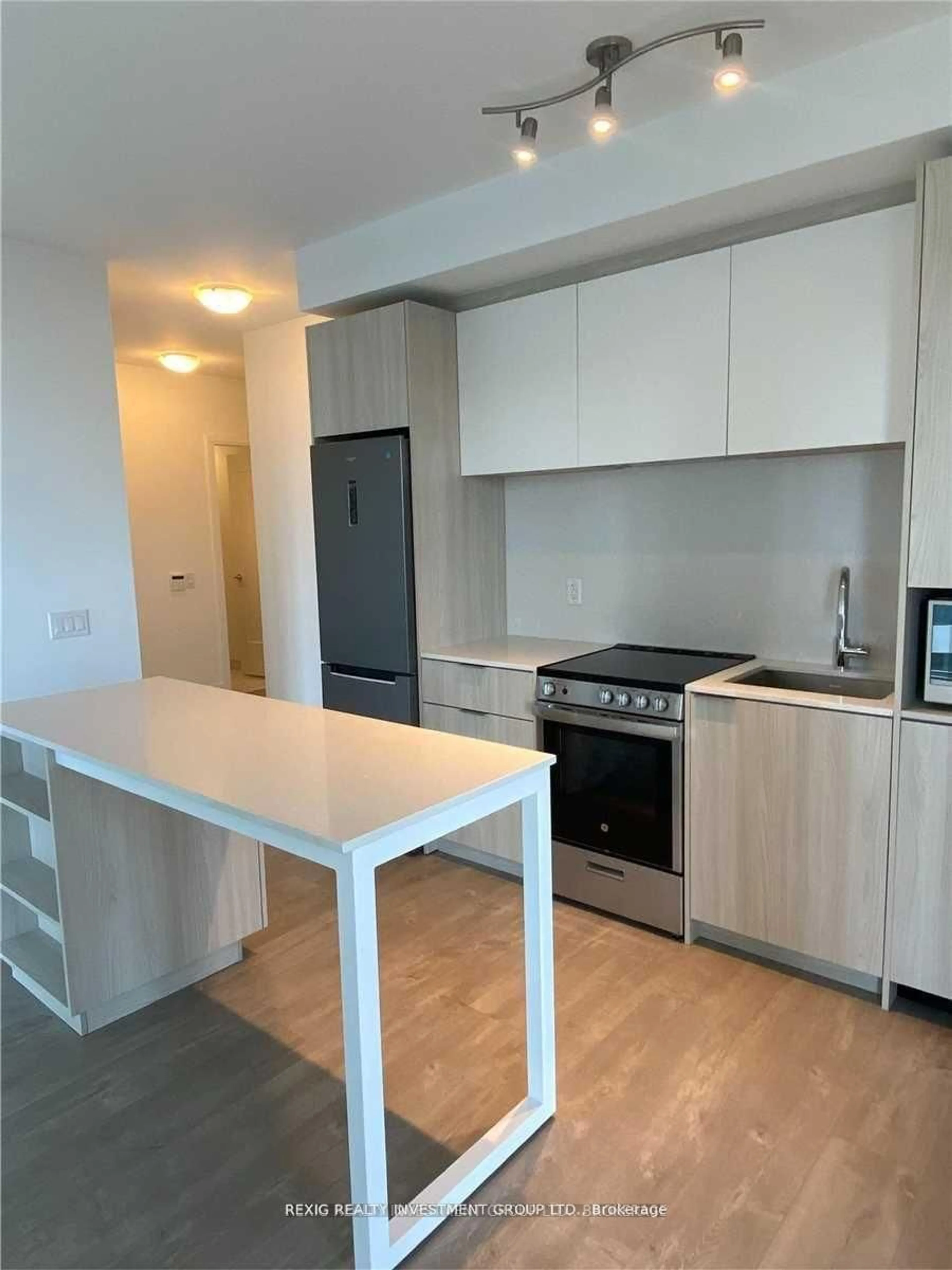 Standard kitchen, unknown for 70 Annie Craig Dr #404, Toronto Ontario M8V 0A8