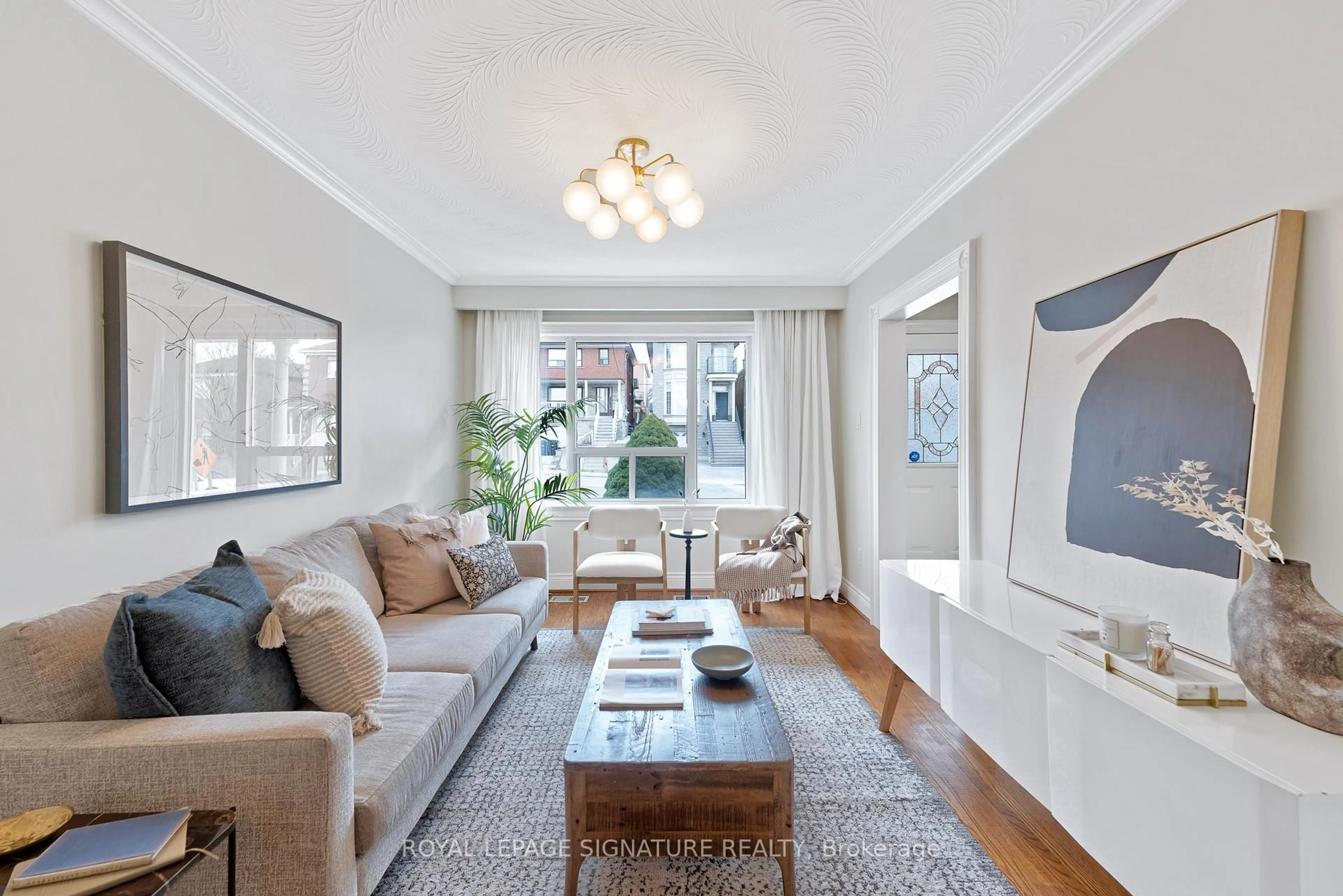 Living room with furniture, unknown for 146 Ennerdale Rd, Toronto Ontario M6E 4C9