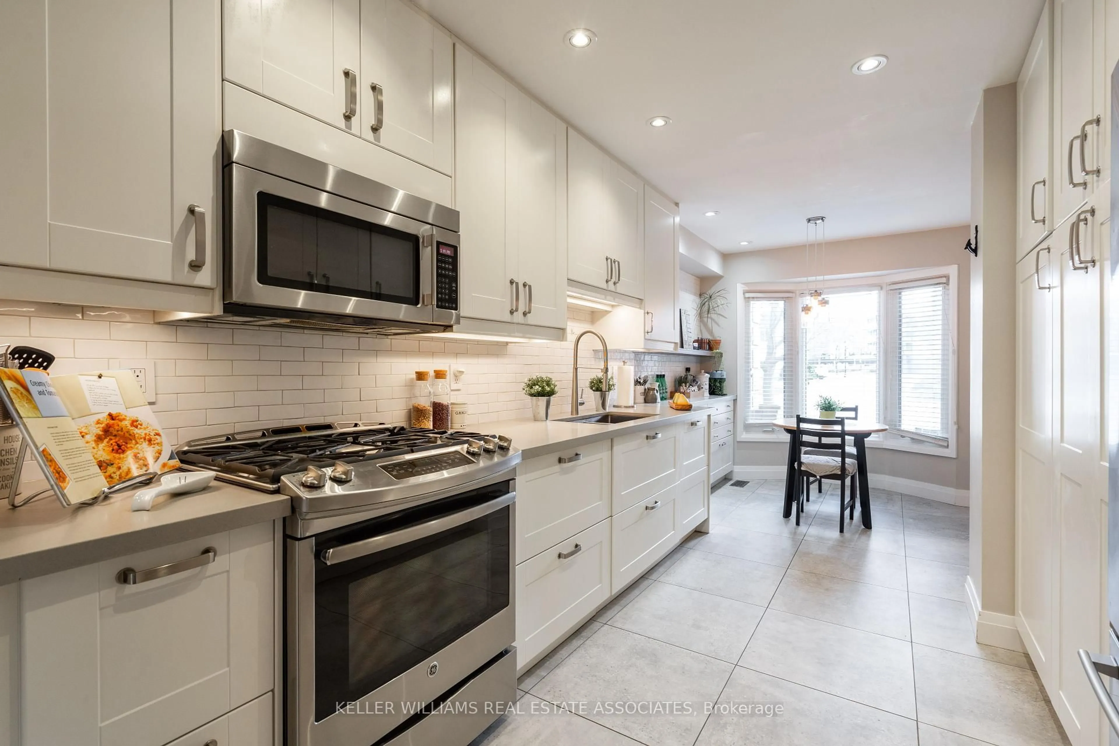Contemporary kitchen, ceramic/tile floor for 3265 South Millway N/A #19, Mississauga Ontario L5L 2R3