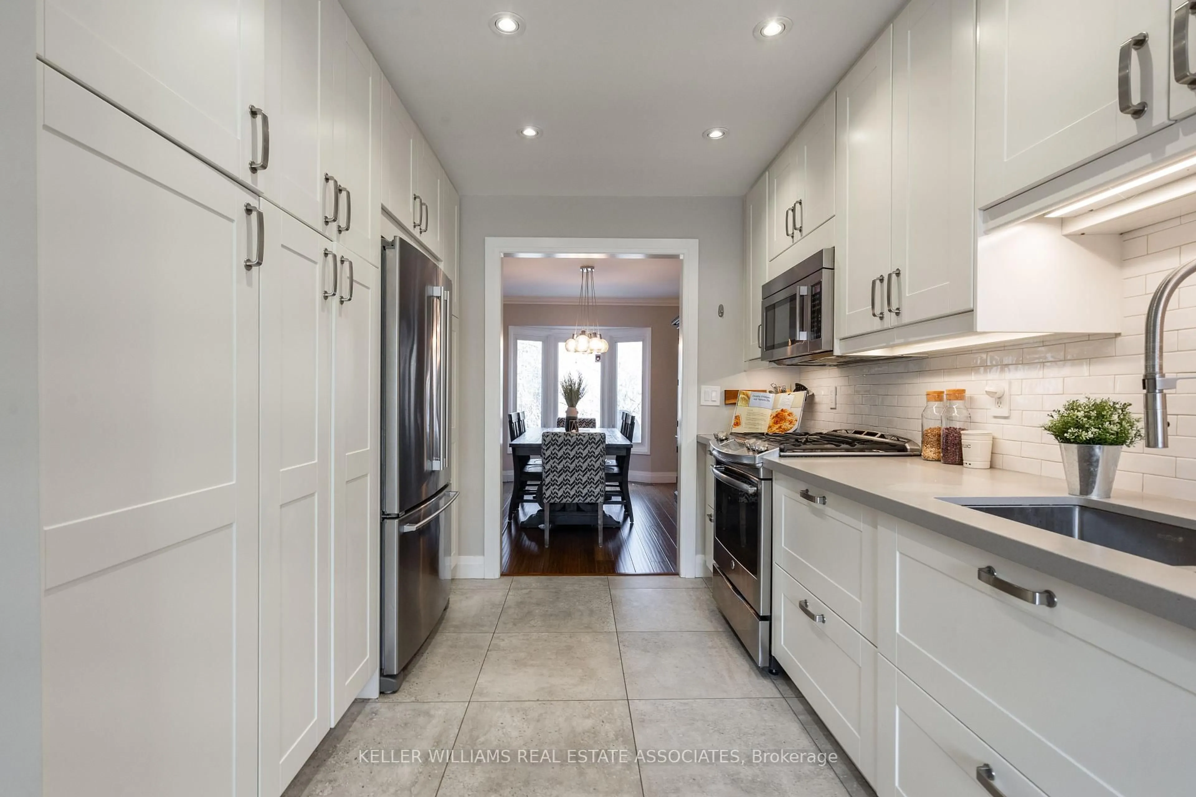 Contemporary kitchen, ceramic/tile floor for 3265 South Millway N/A #19, Mississauga Ontario L5L 2R3