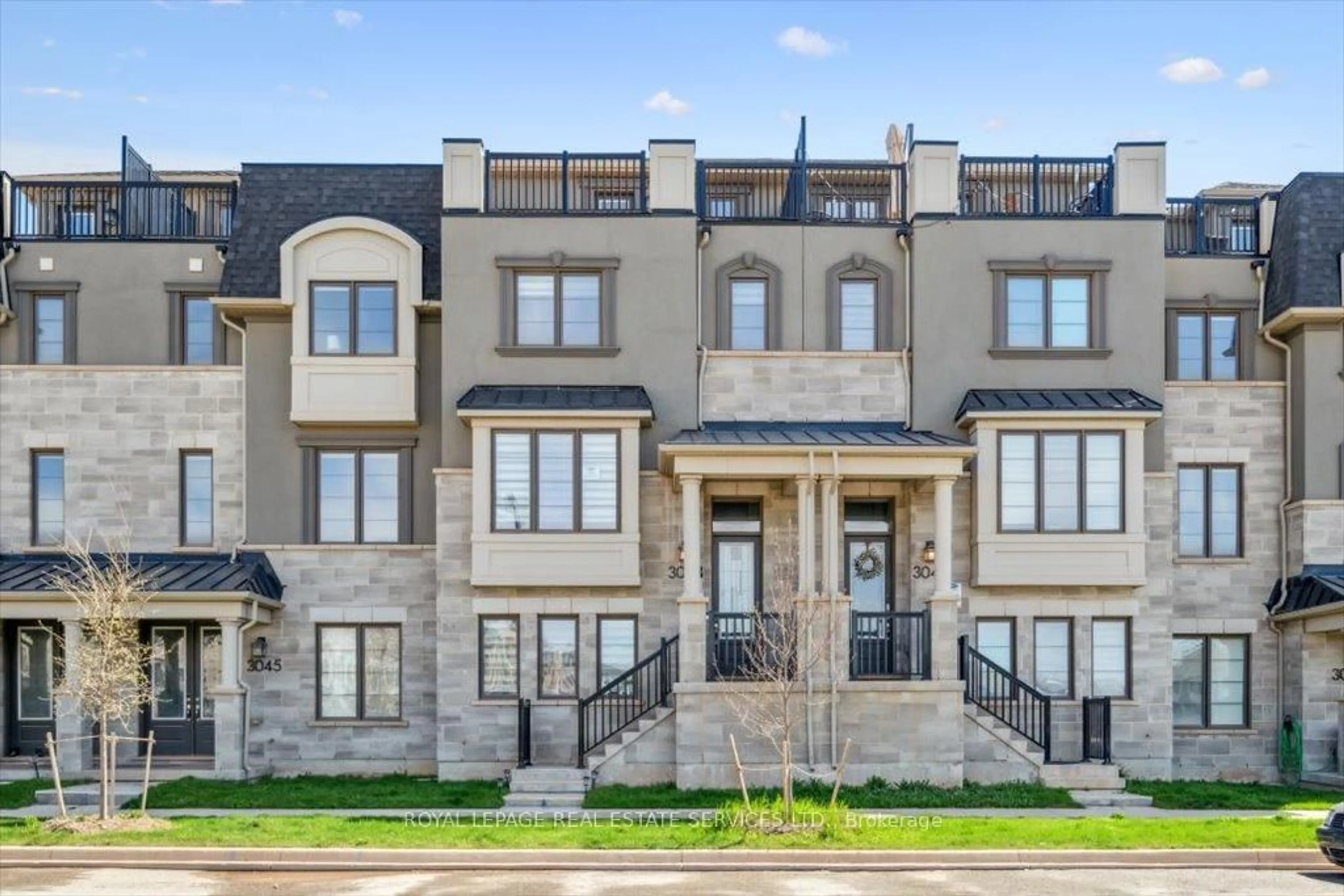 Home with brick exterior material, street for 3043 John McKay Blvd, Oakville Ontario L6H 4K5
