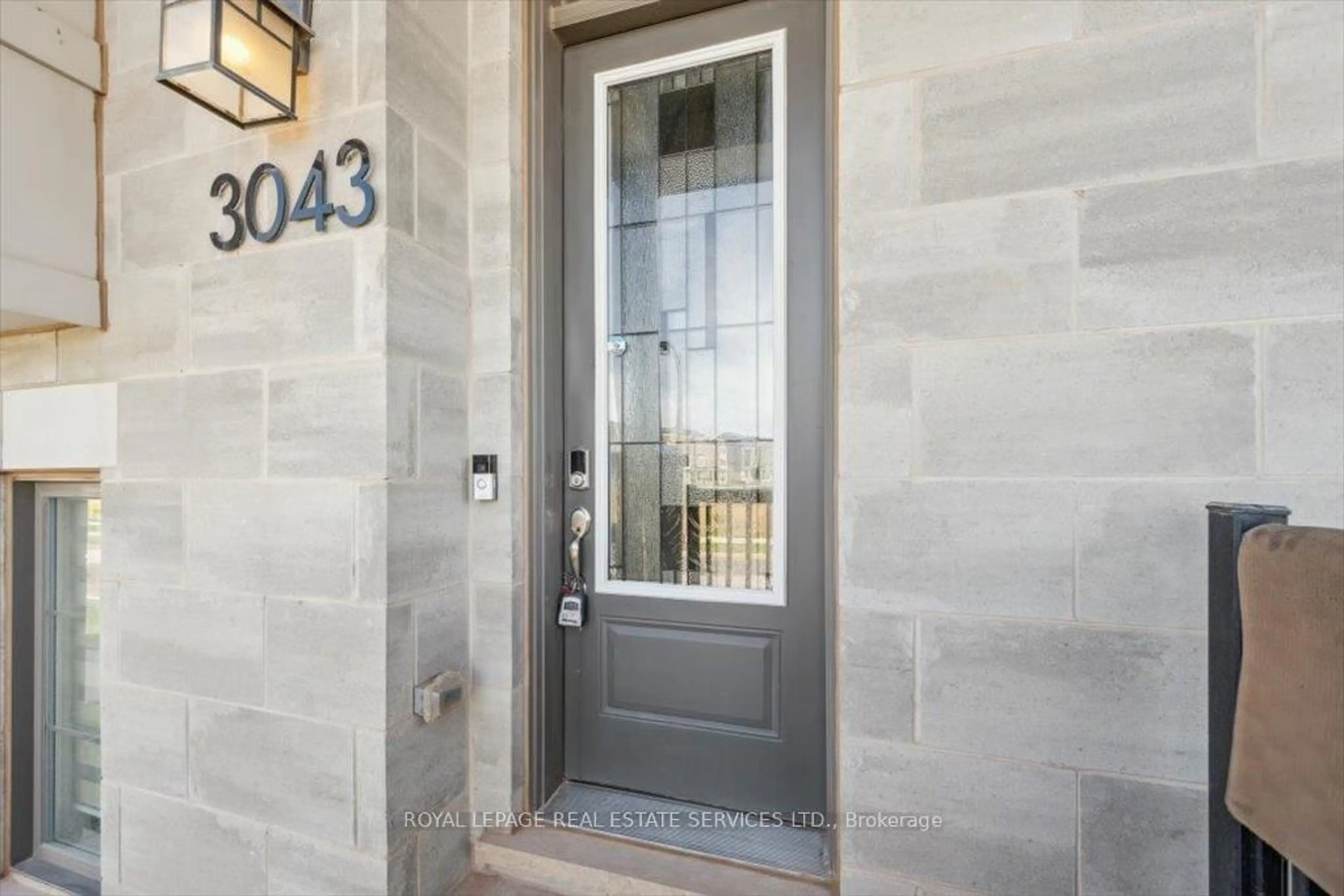 Indoor entryway for 3043 John McKay Blvd, Oakville Ontario L6H 4K5