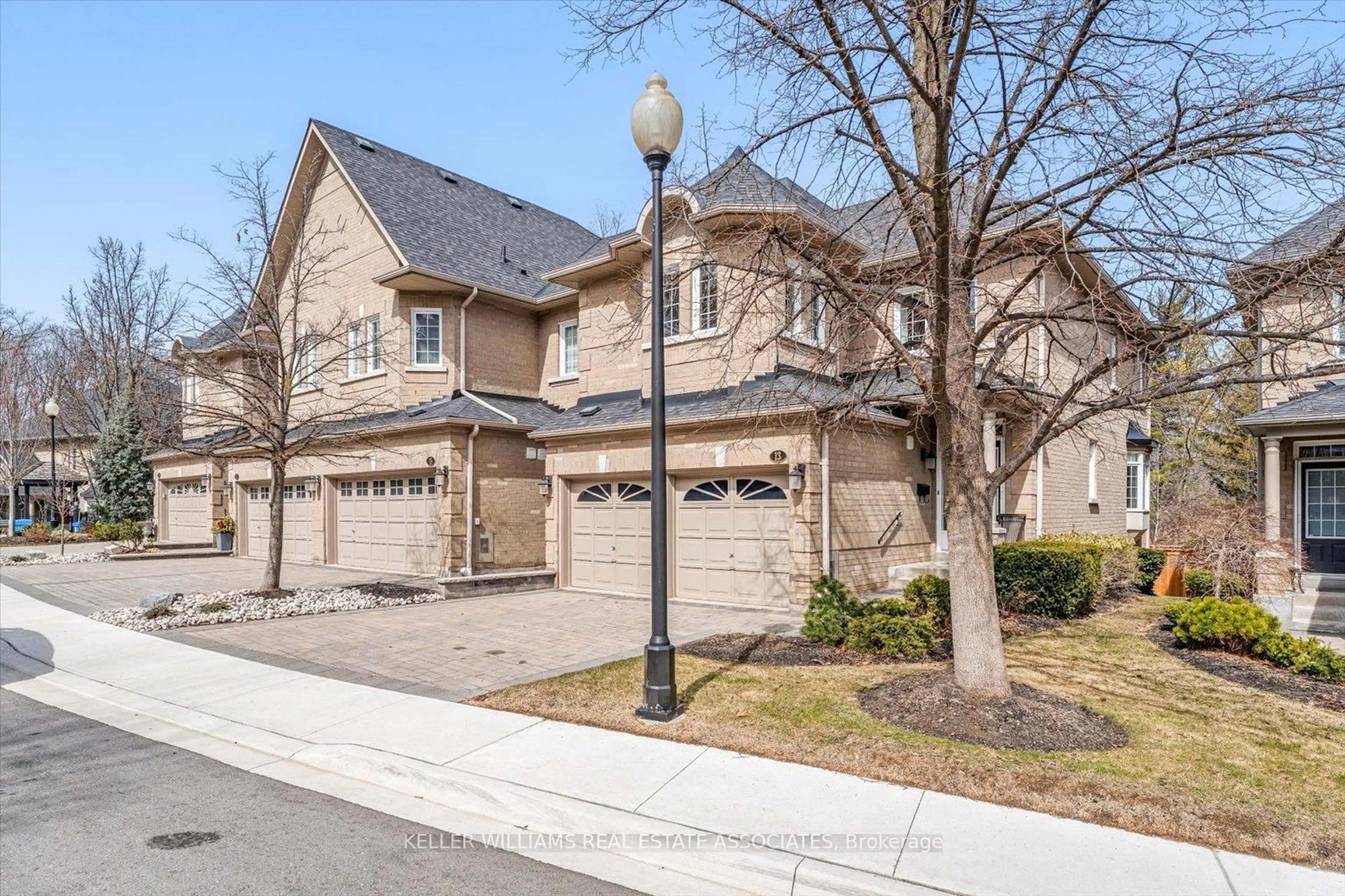 A pic from outside/outdoor area/front of a property/back of a property/a pic from drone, street for 2000 The Collegeway N/A #13, Mississauga Ontario L5L 5Y9