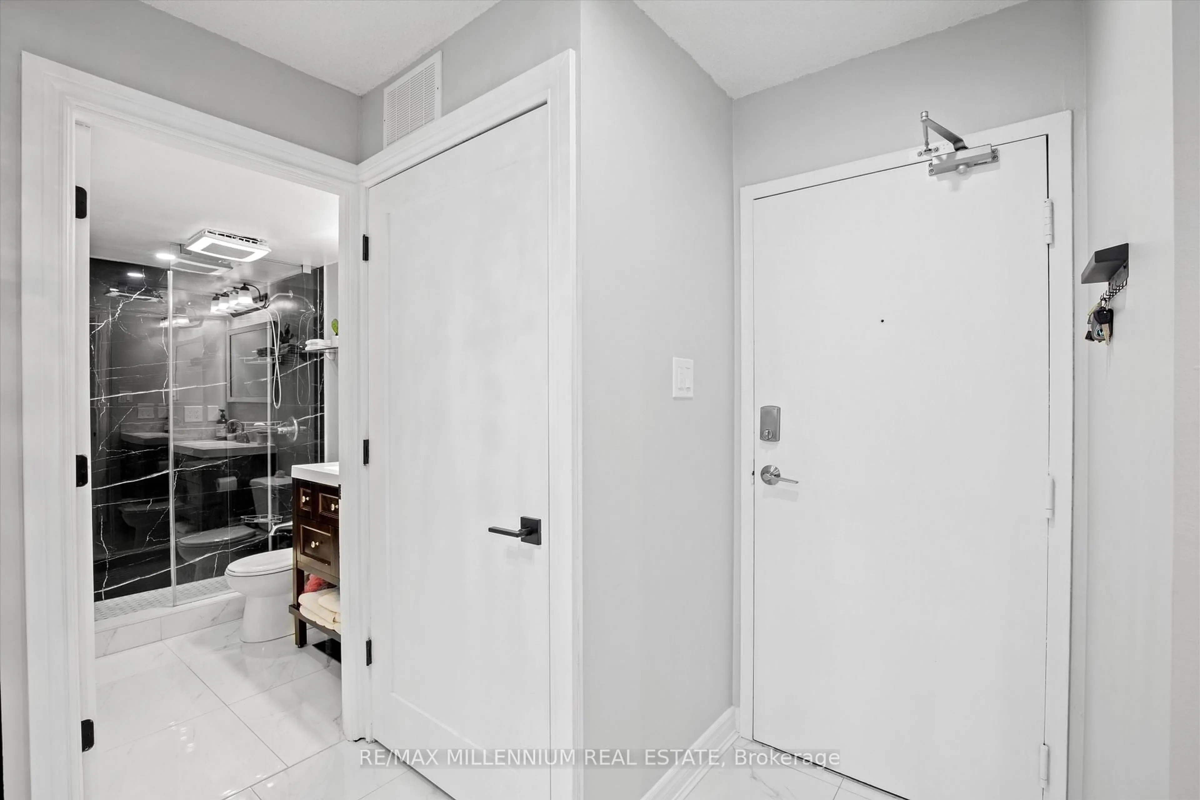 Unknown for 300 Webb Dr #610, Mississauga Ontario L5B 3W3