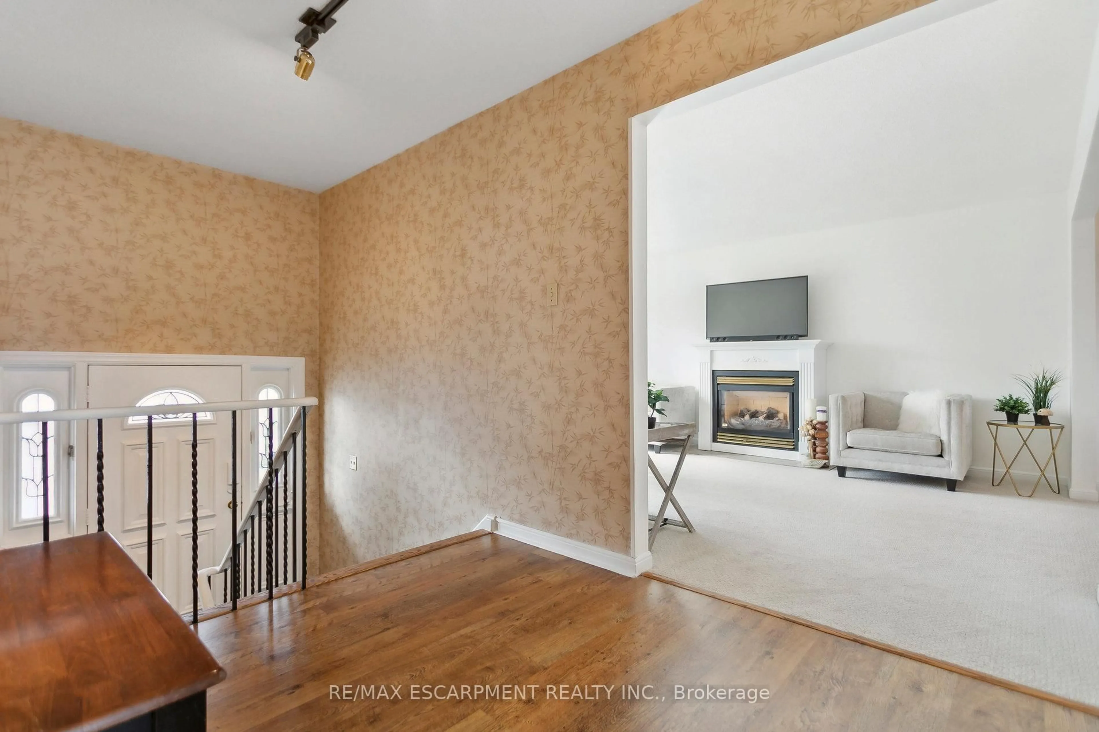 Unknown for 2187 Sandringham Dr, Burlington Ontario L7P 3E7