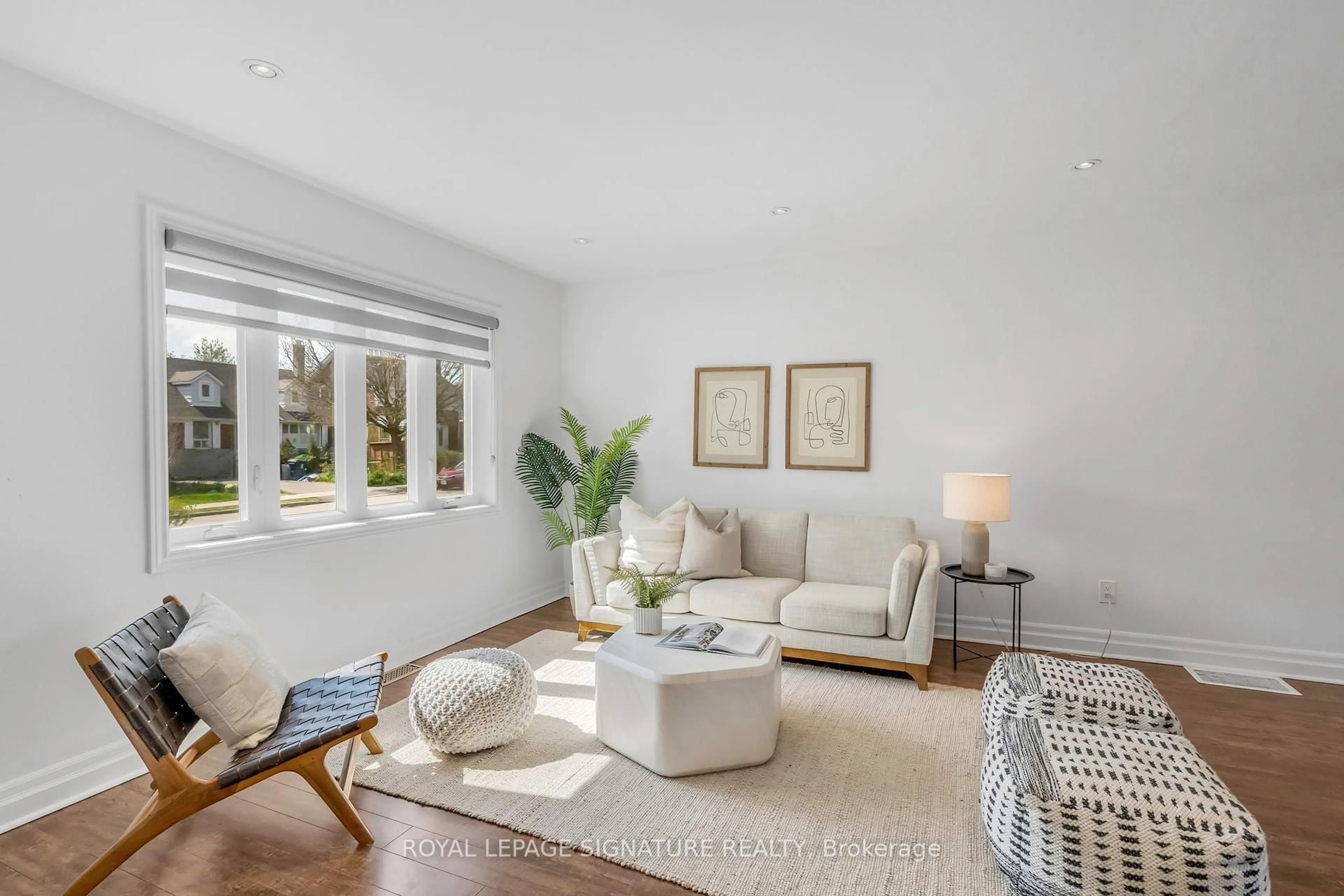 Living room with furniture, unknown for 33 Nineteenth St, Toronto Ontario M8V 3L4