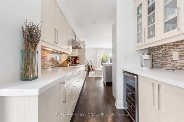 Additional image 32 of 43 Bellman Ave