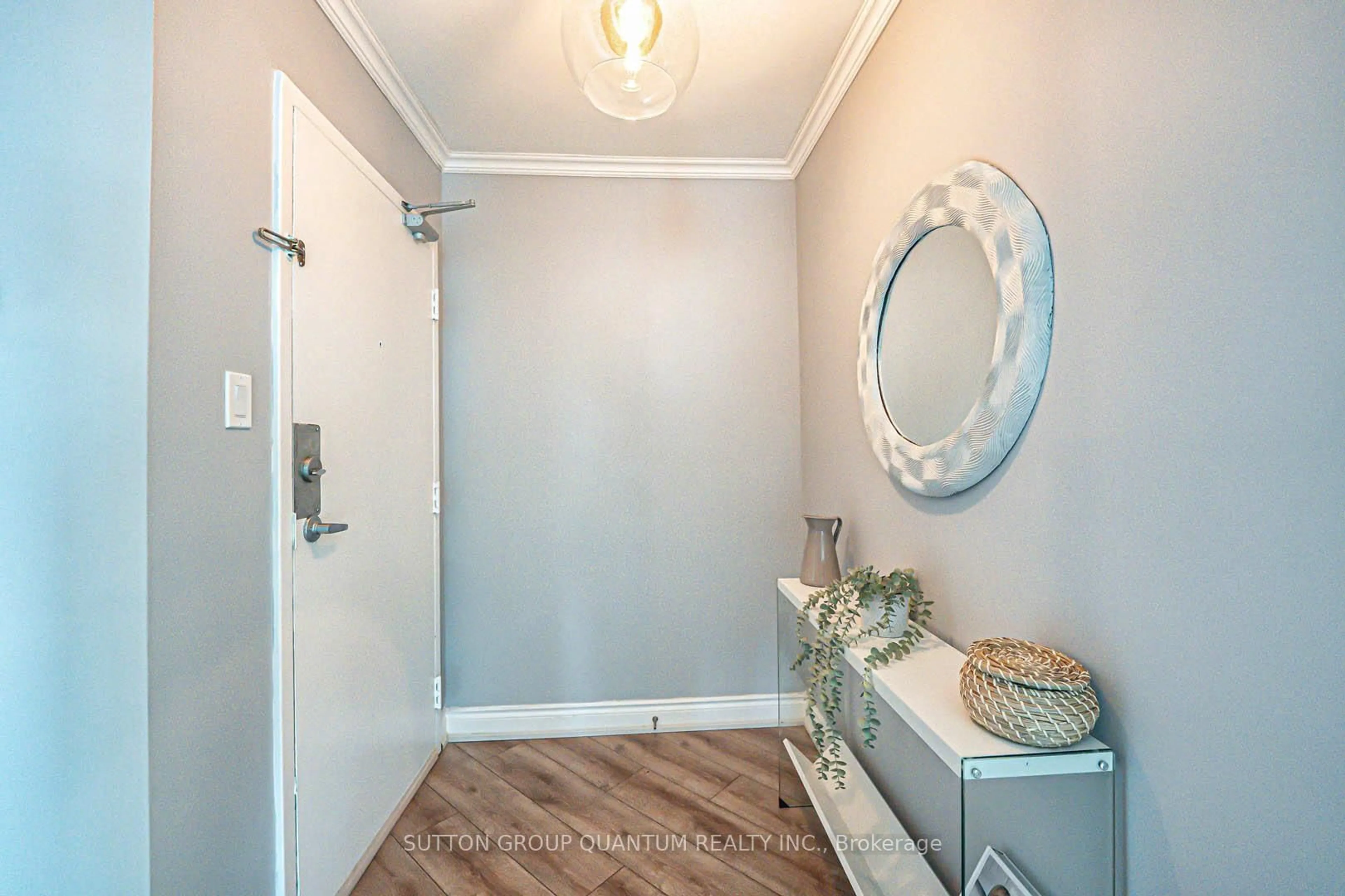 Indoor entryway for 3559 Eglinton Ave #1607, Toronto Ontario M6M 5C6