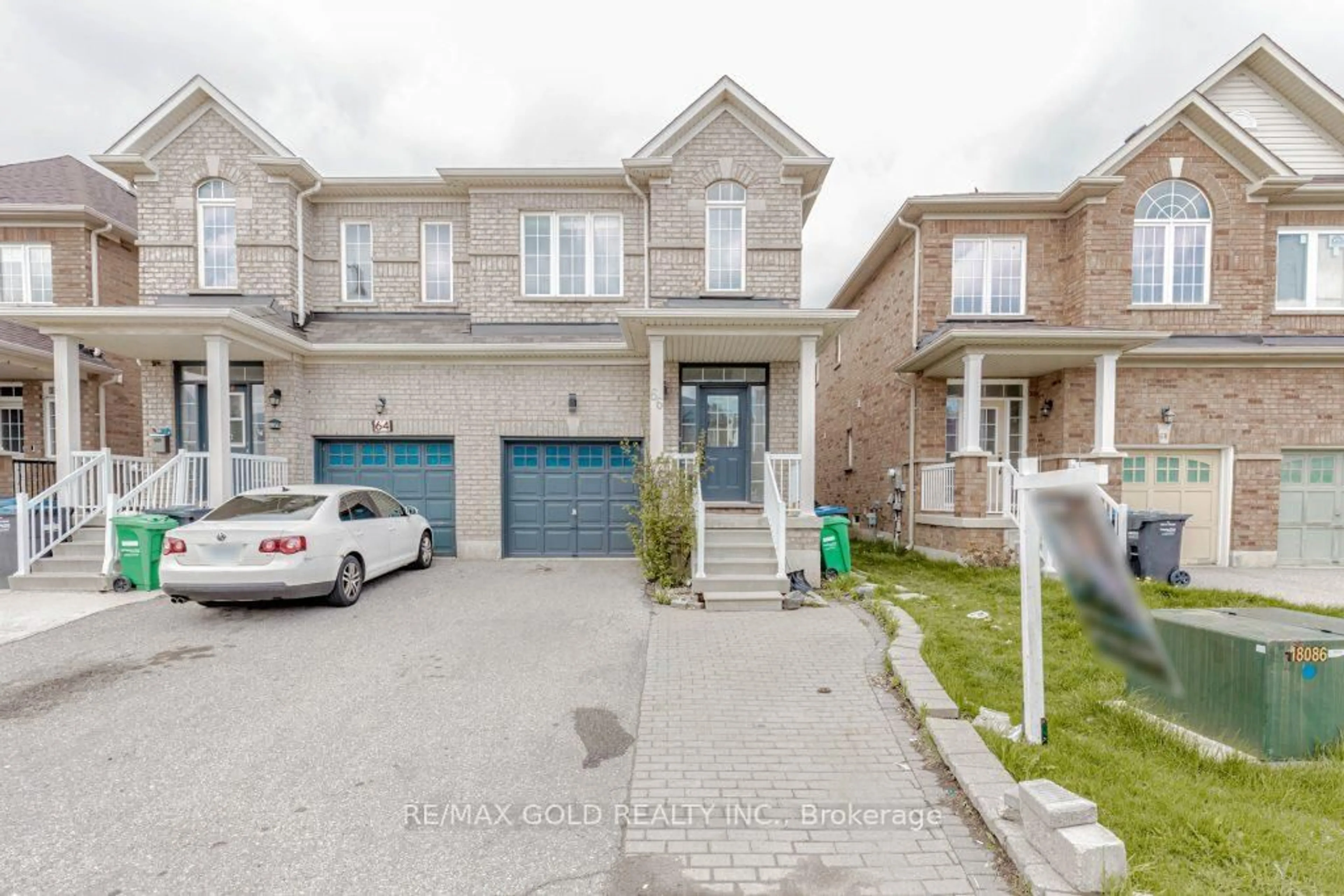 A pic from outside/outdoor area/front of a property/back of a property/a pic from drone, street for 66 Crumlin Cres, Brampton Ontario L6S 0E9
