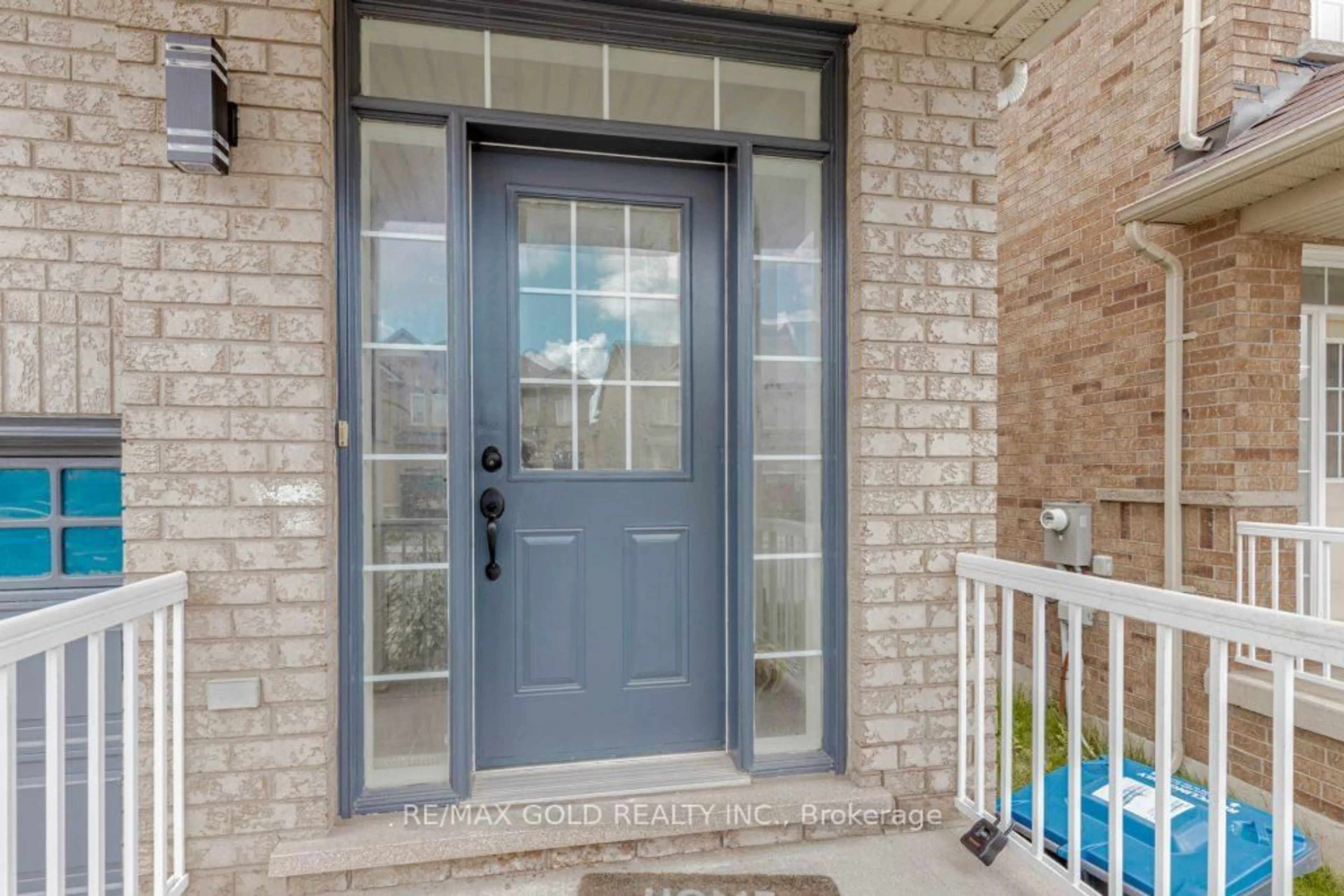 Indoor entryway for 66 Crumlin Cres, Brampton Ontario L6S 0E9
