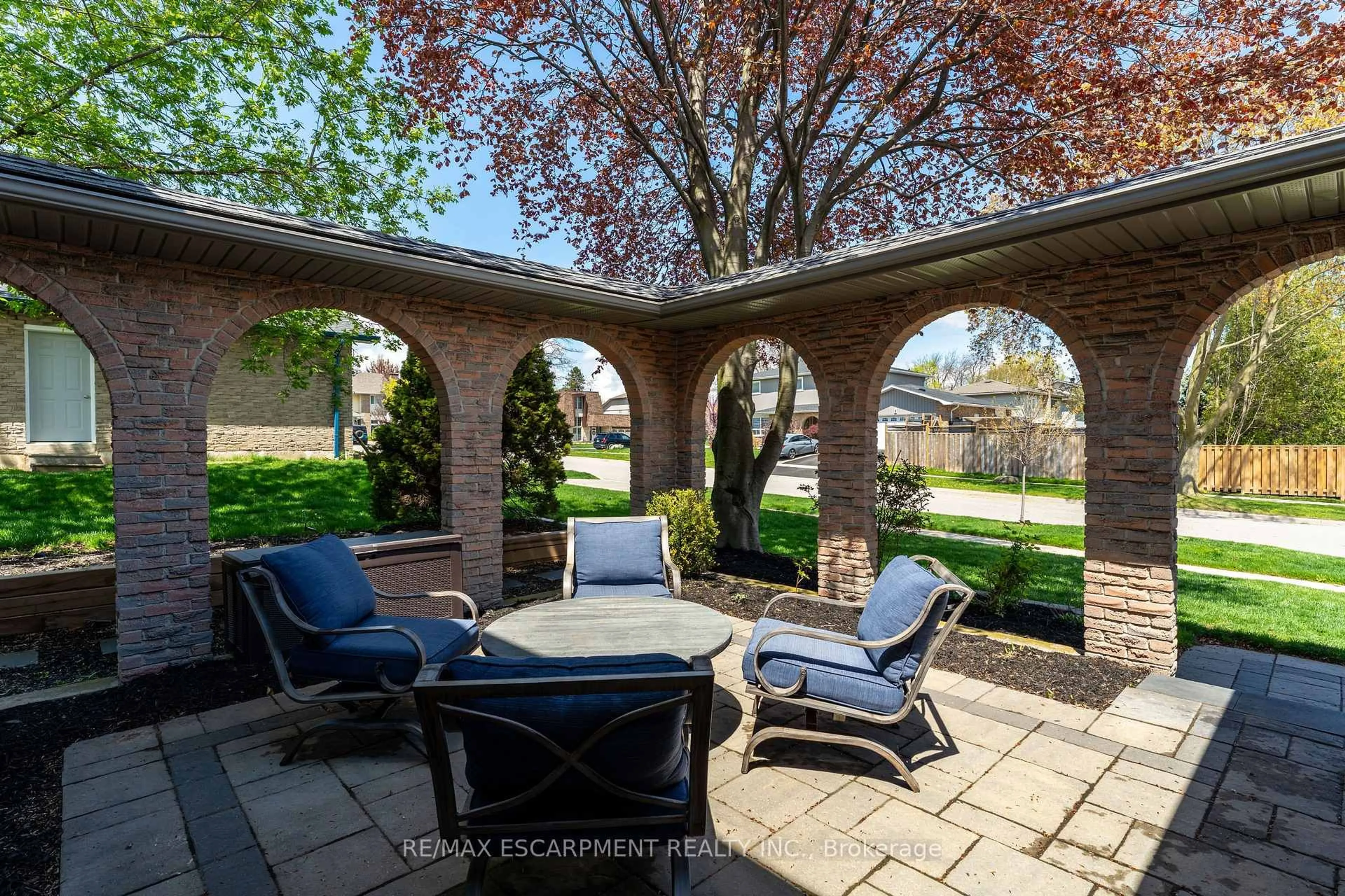 Patio, water/lake/river/ocean view for 2134 Alconbury Cres, Burlington Ontario L7P 3C4