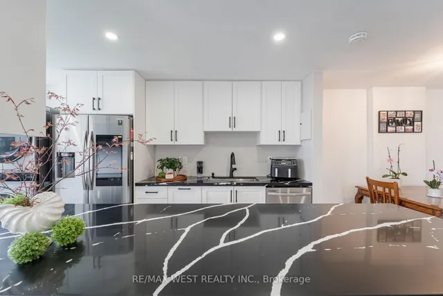 Additional property image - 1615 Bloor St Unit 1001
