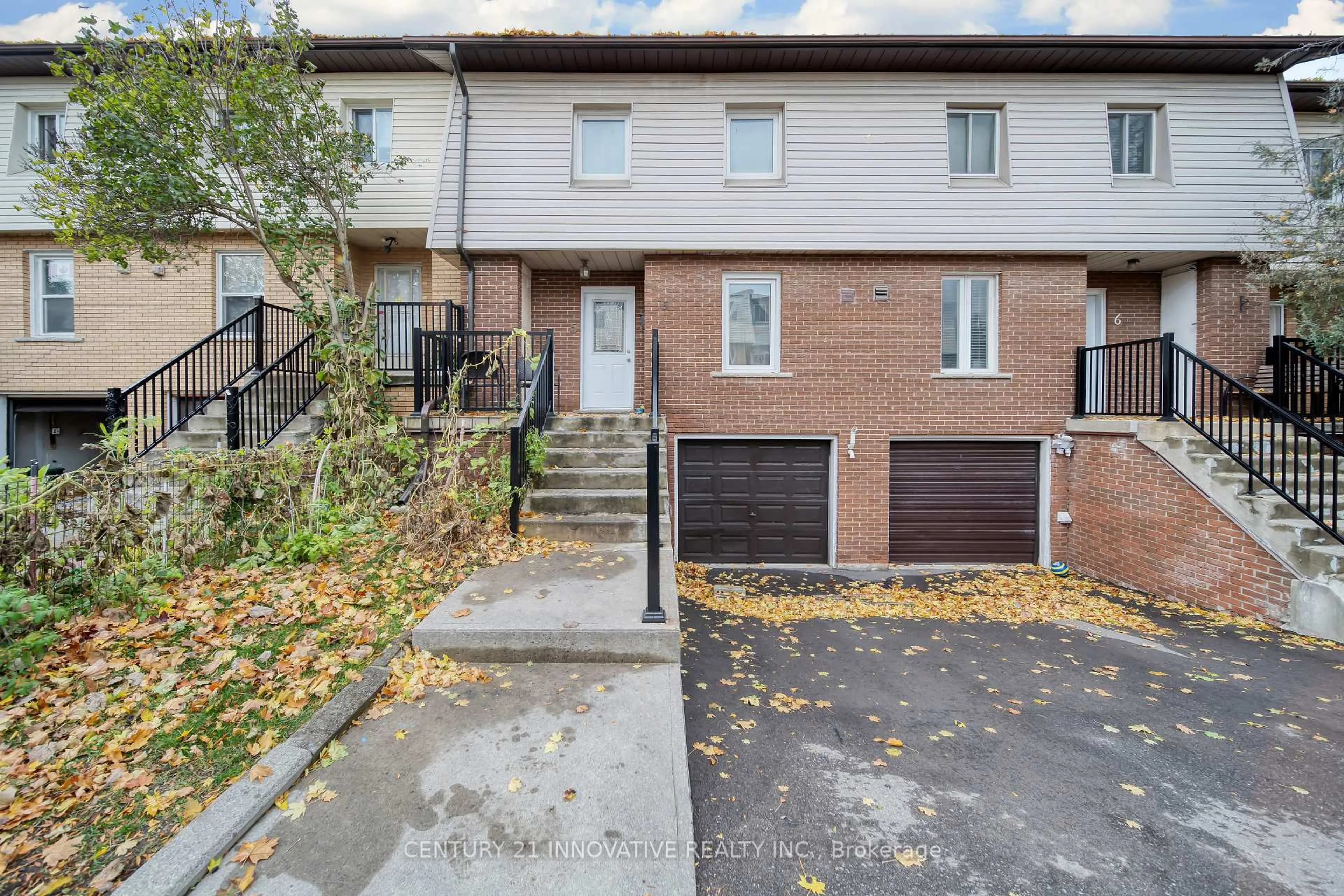 Unknown for 3175 Kirwin Ave #5, Mississauga Ontario L5A 3M4