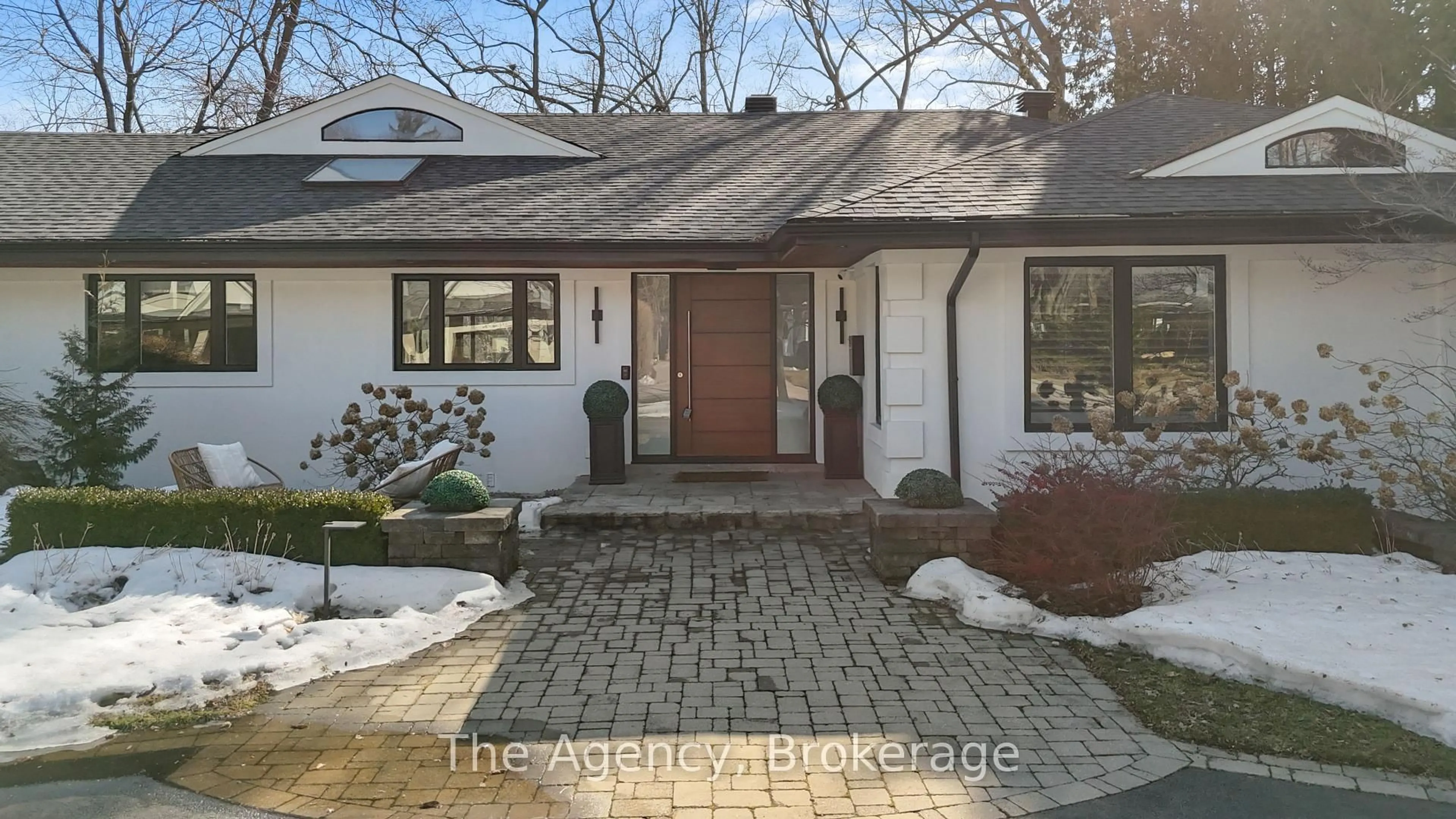 Home with brick exterior material, street for 820 Glenwood Ave, Burlington Ontario L7T 2J9