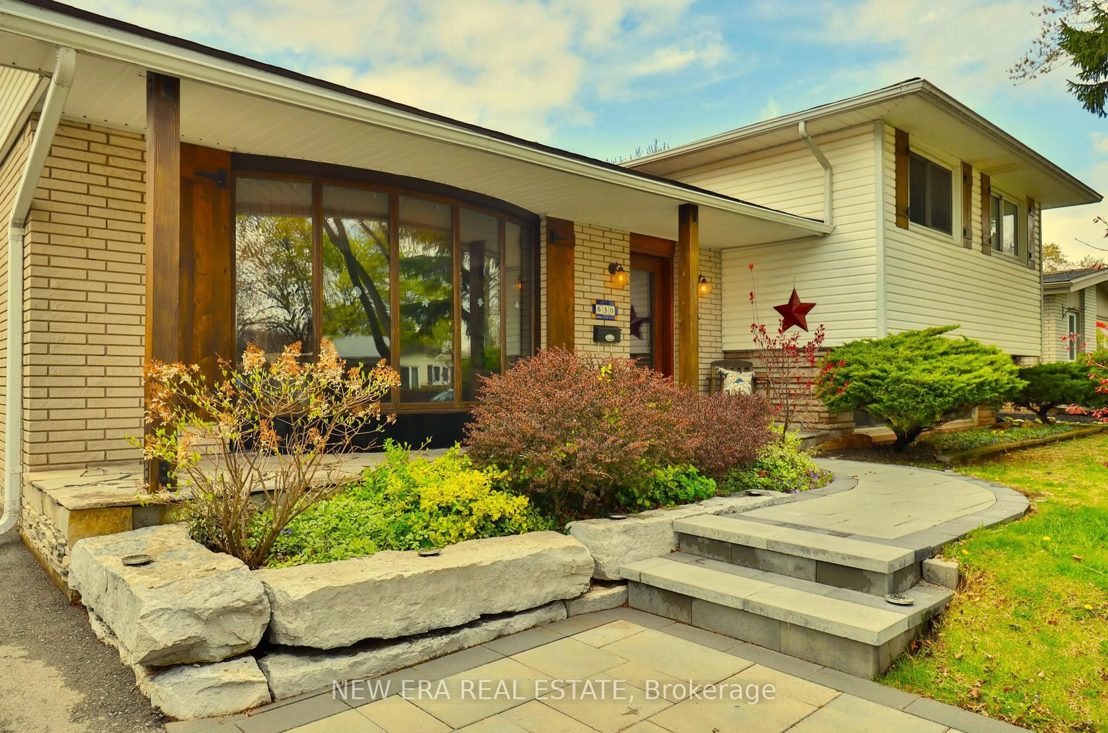 Unknown for 630 Blue Forest Hill, Burlington Ontario L7L 4H3
