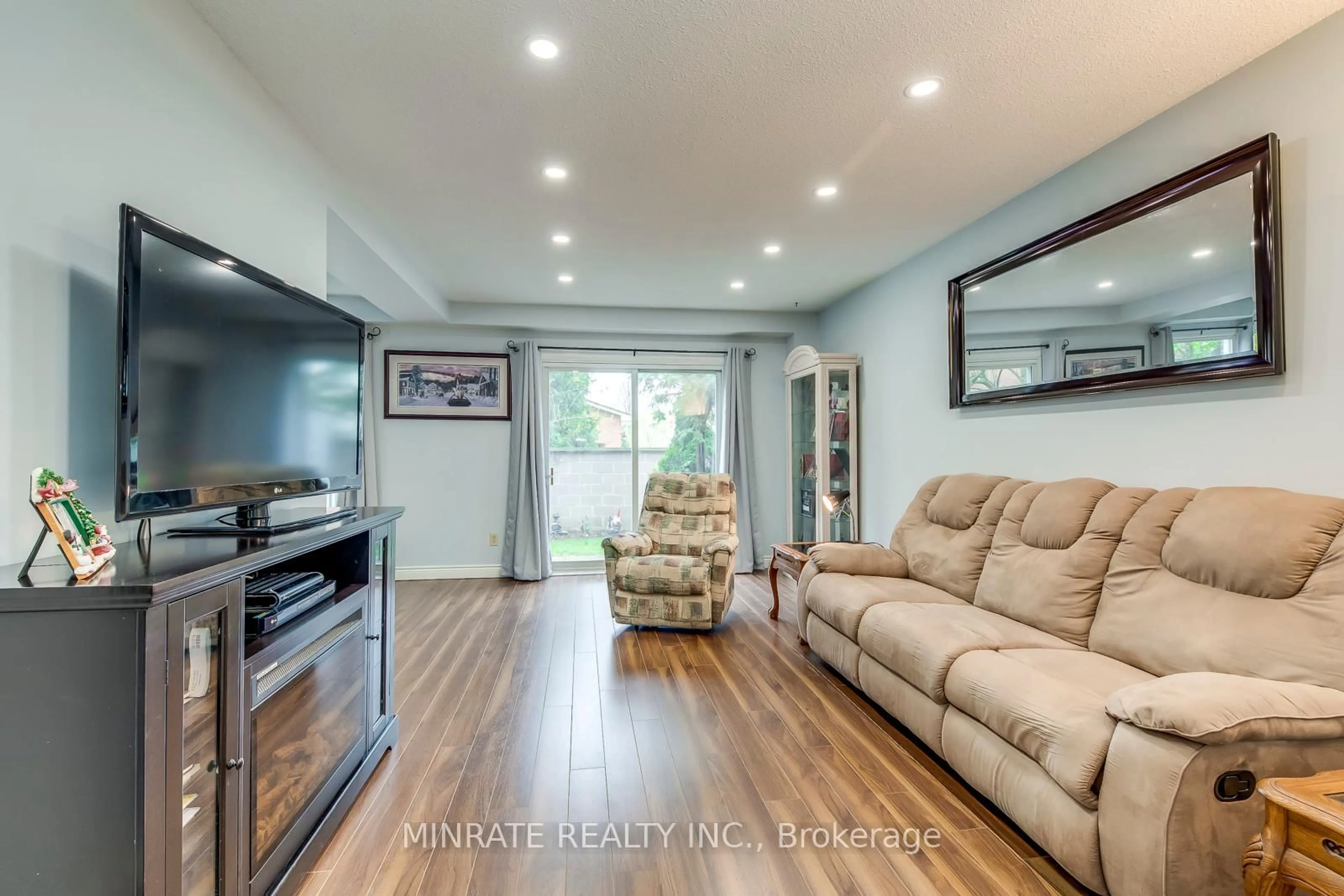 Living room with furniture, wood/laminate floor for 1548 Newlands Cres #14, Burlington Ontario L7M 1V6