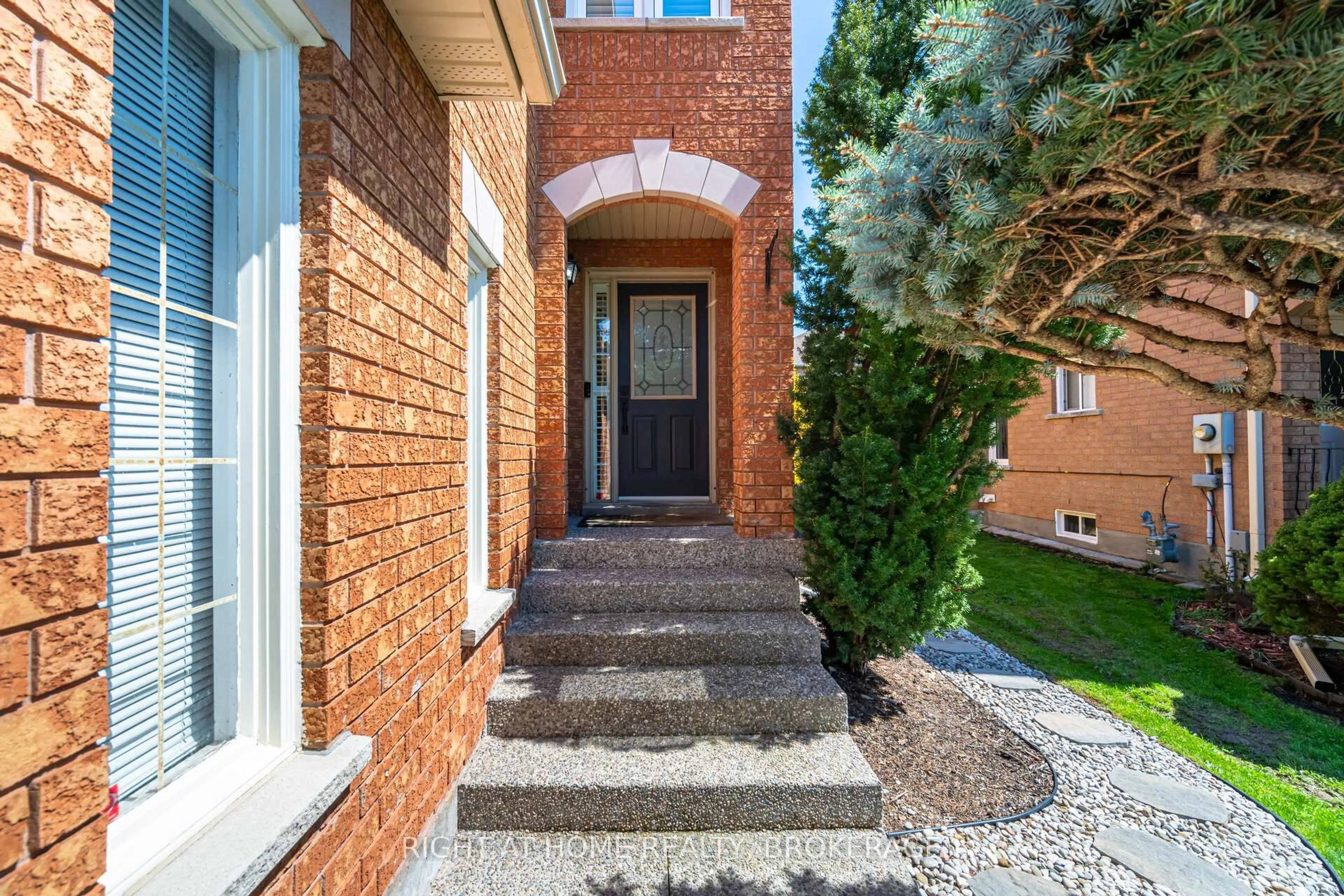Home with brick exterior material, street for 2164 Shady Glen Rd, Oakville Ontario L6M 3N7