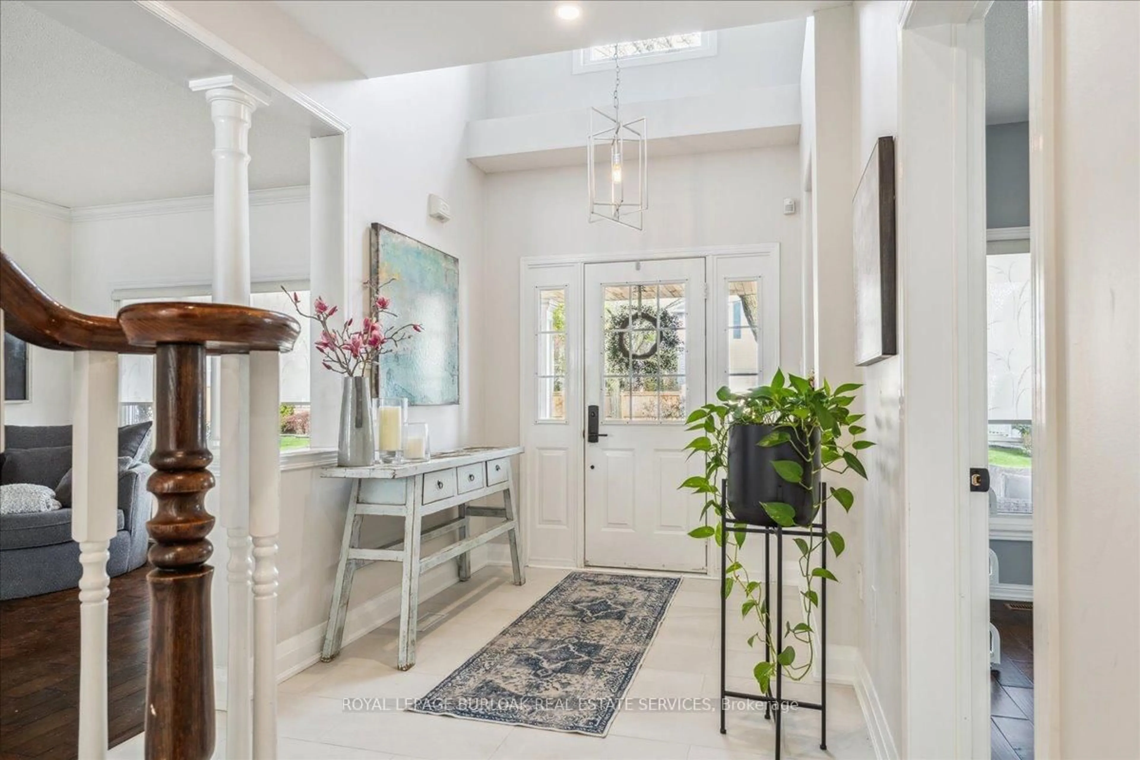 Indoor entryway for 2103 Novis Way, Burlington Ontario L7L 6M7