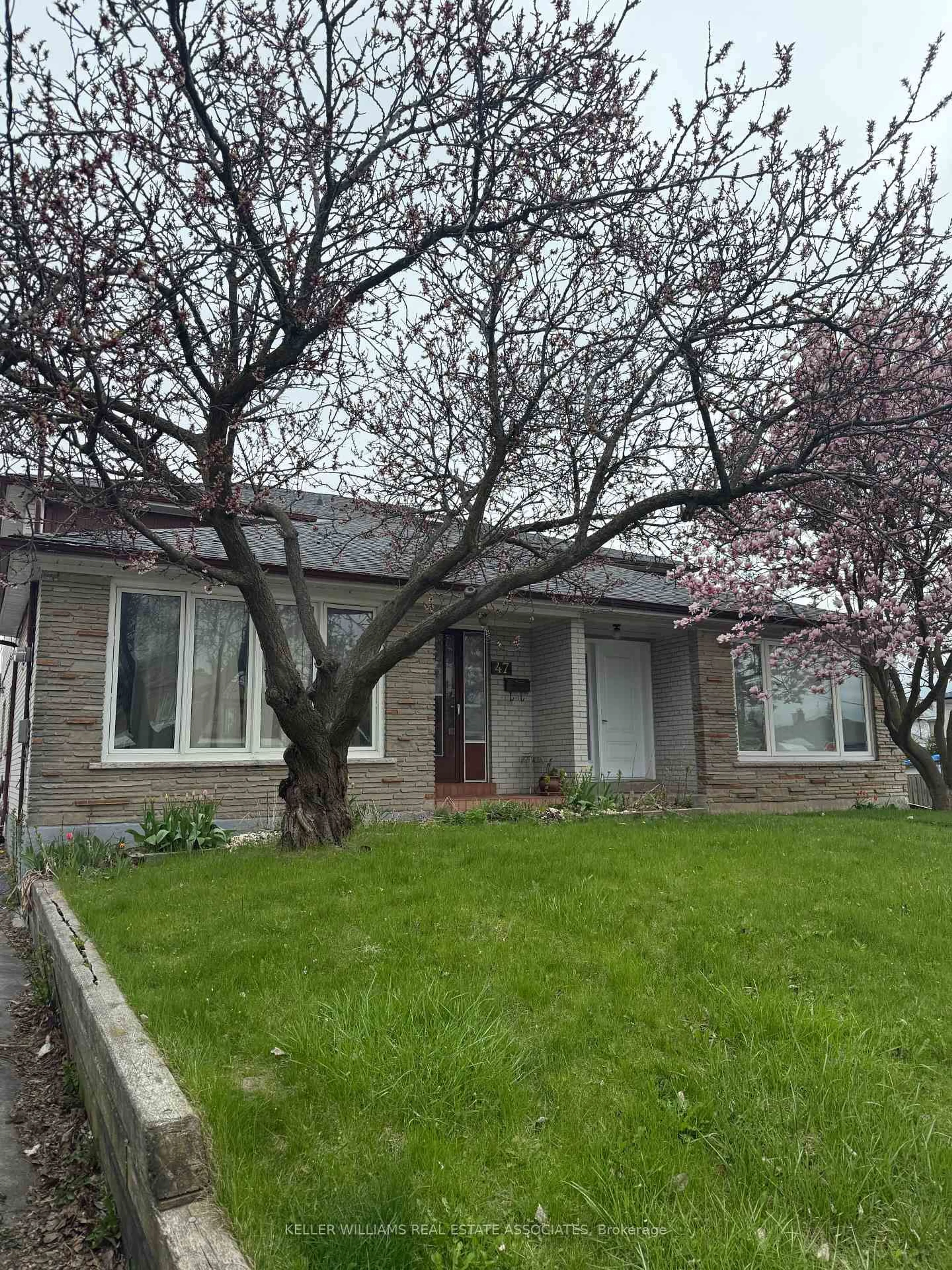 Unknown for 47 Dovehouse Ave, Toronto Ontario M3J 1A3