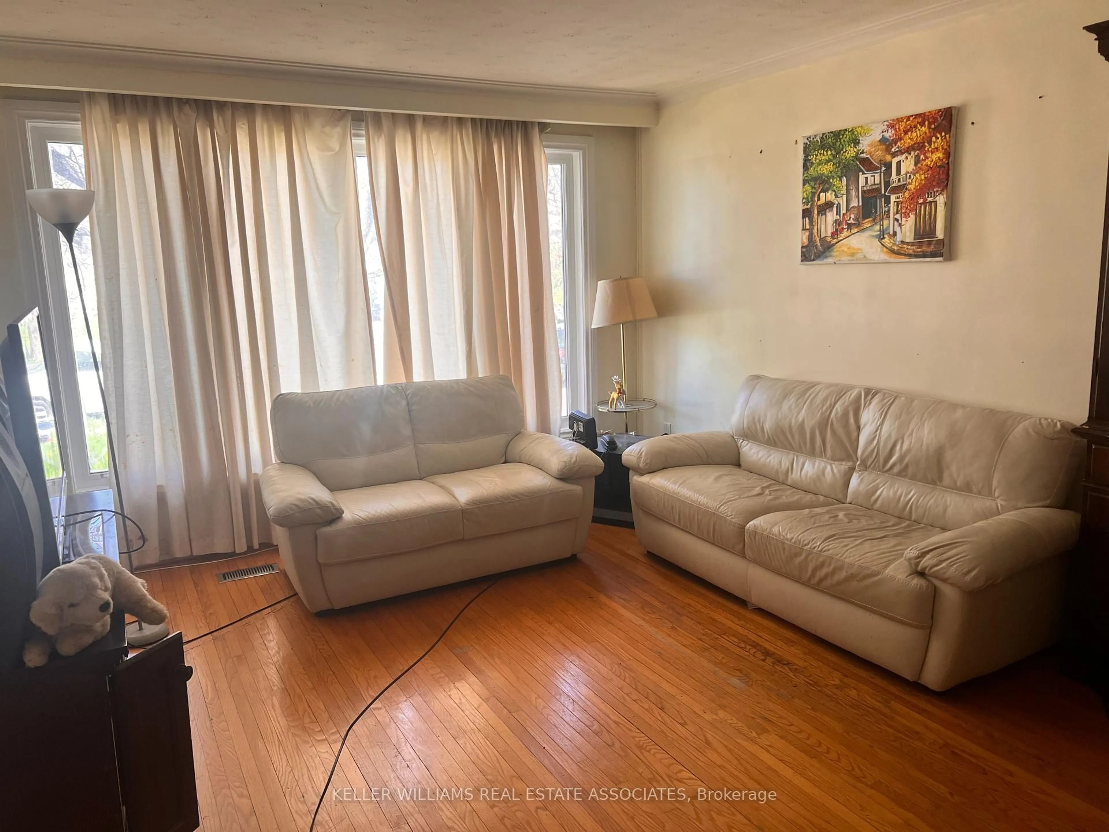 Living room with furniture, wood/laminate floor for 47 Dovehouse Ave, Toronto Ontario M3J 1A3