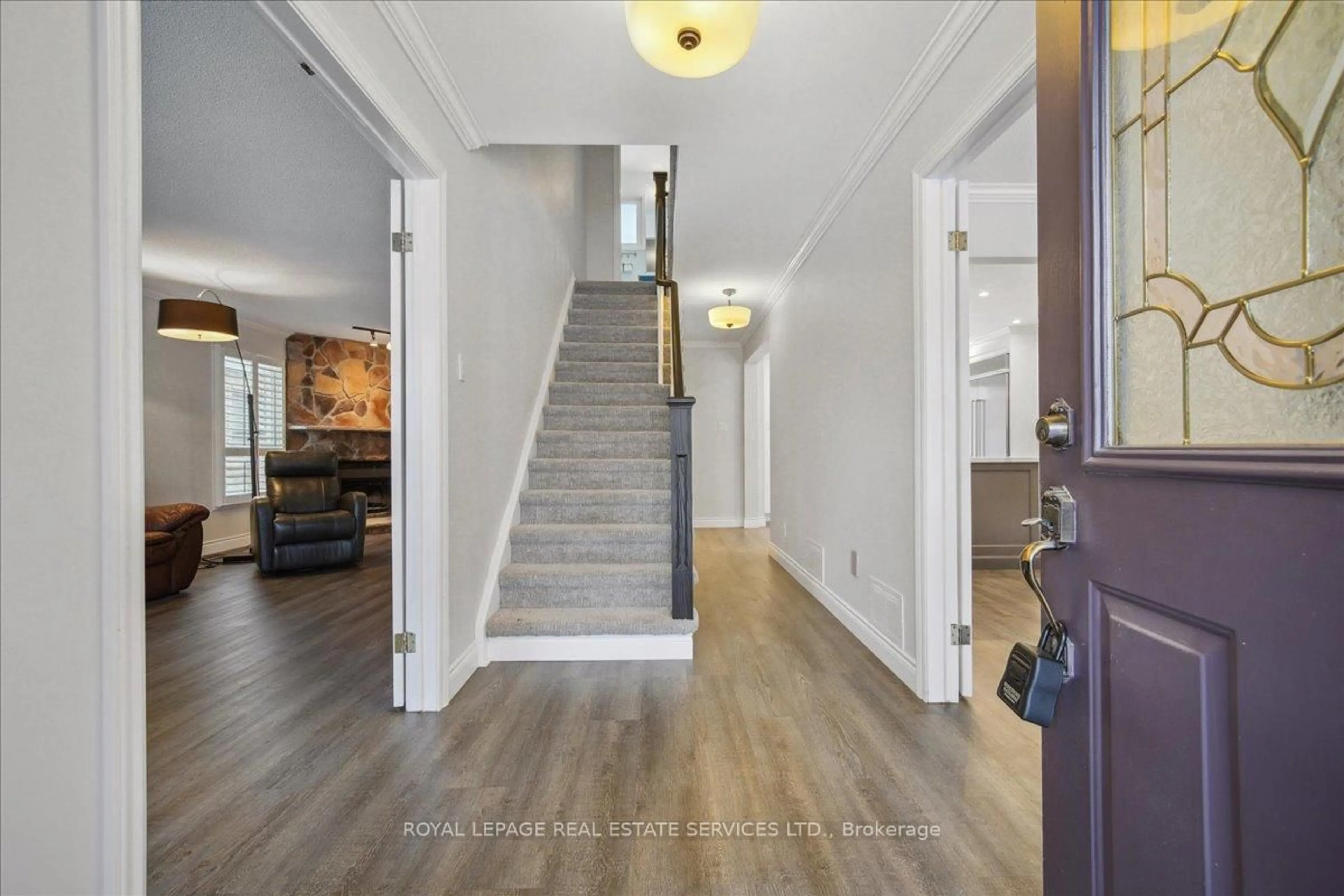 Indoor foyer for 224 O'donoghue Ave, Oakville Ontario L6H 3W6